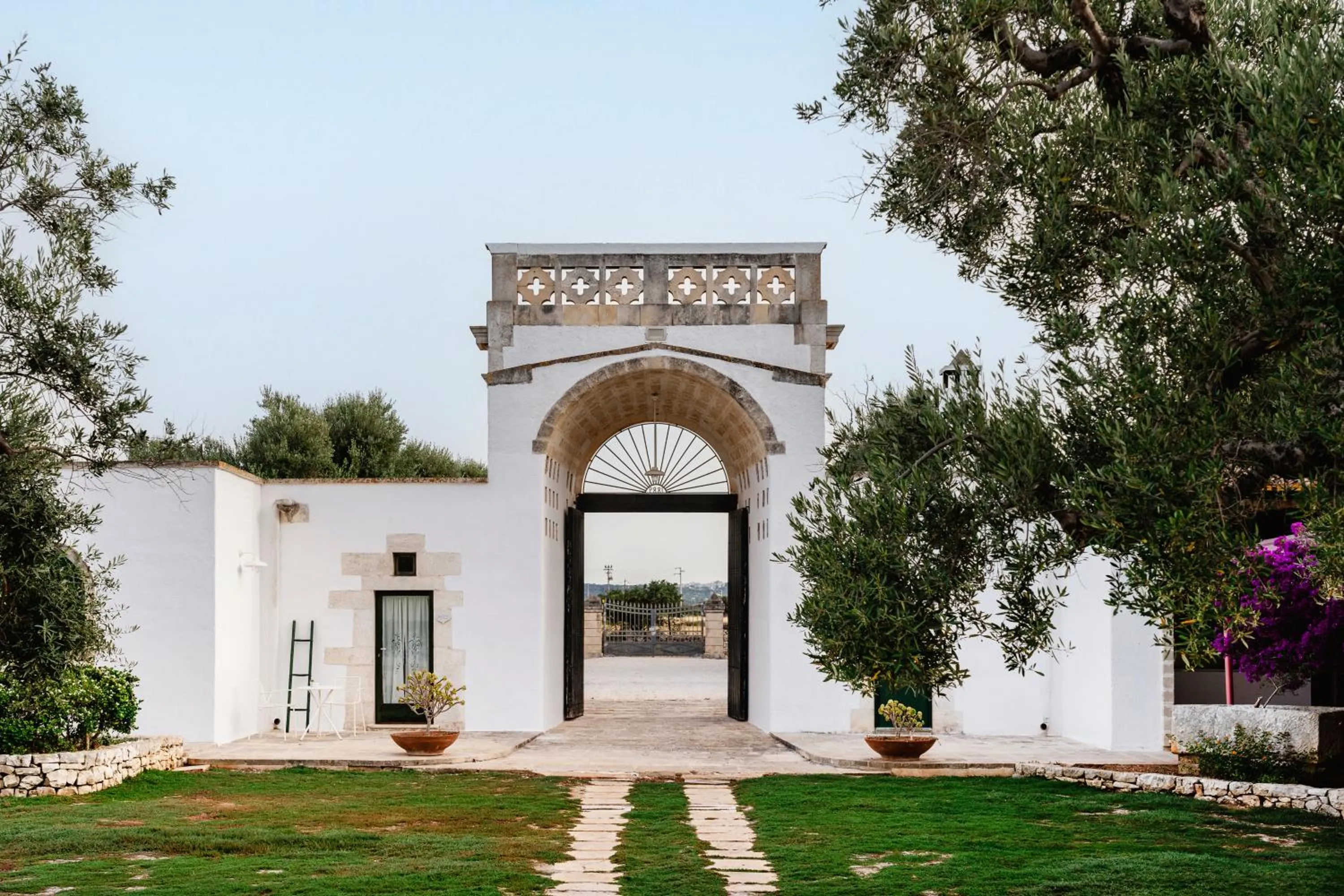 Inner courtyard view in Masseria Gorgognolo