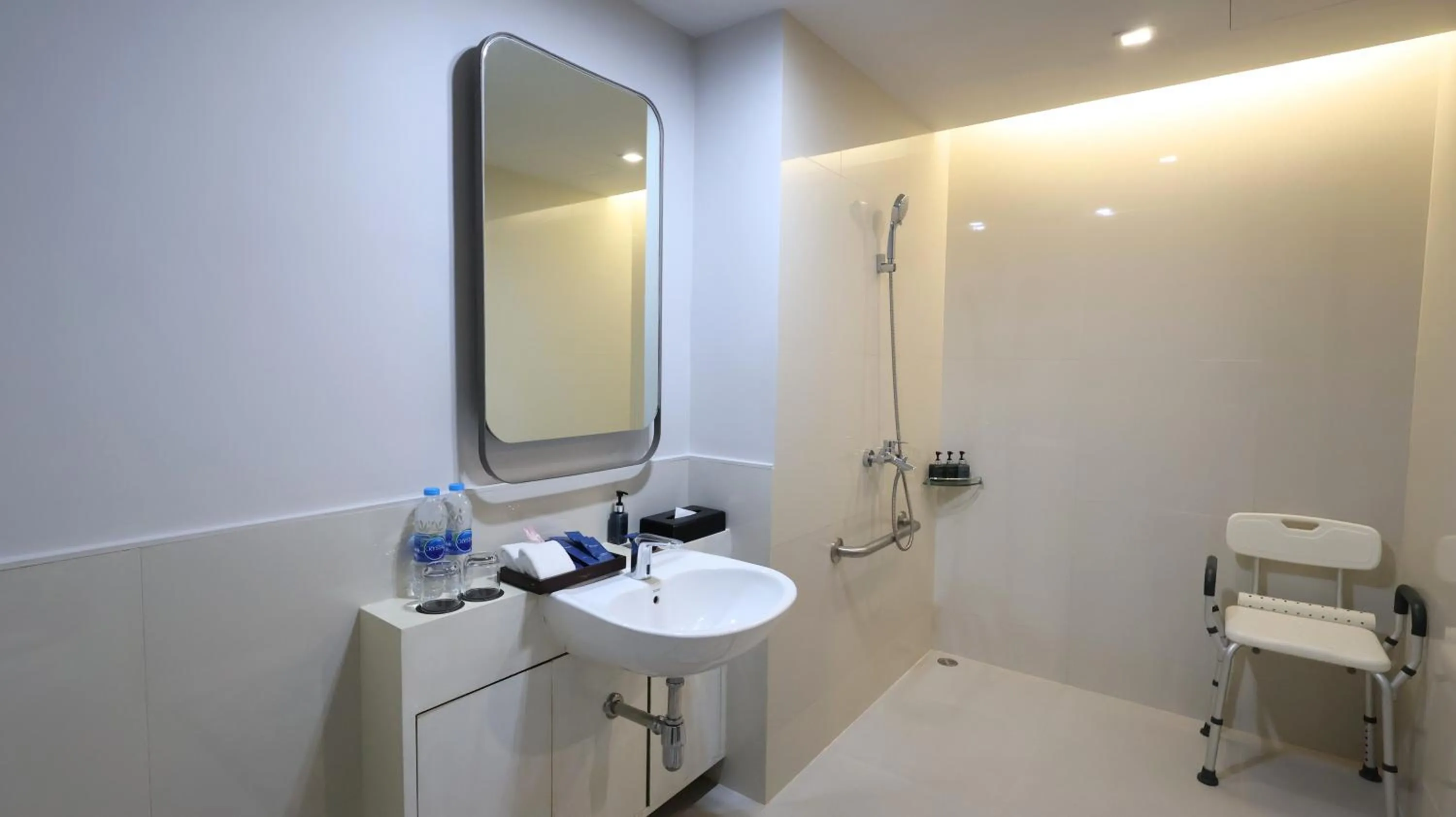 Toilet in Bella Nara Phuket Naiyang Beach