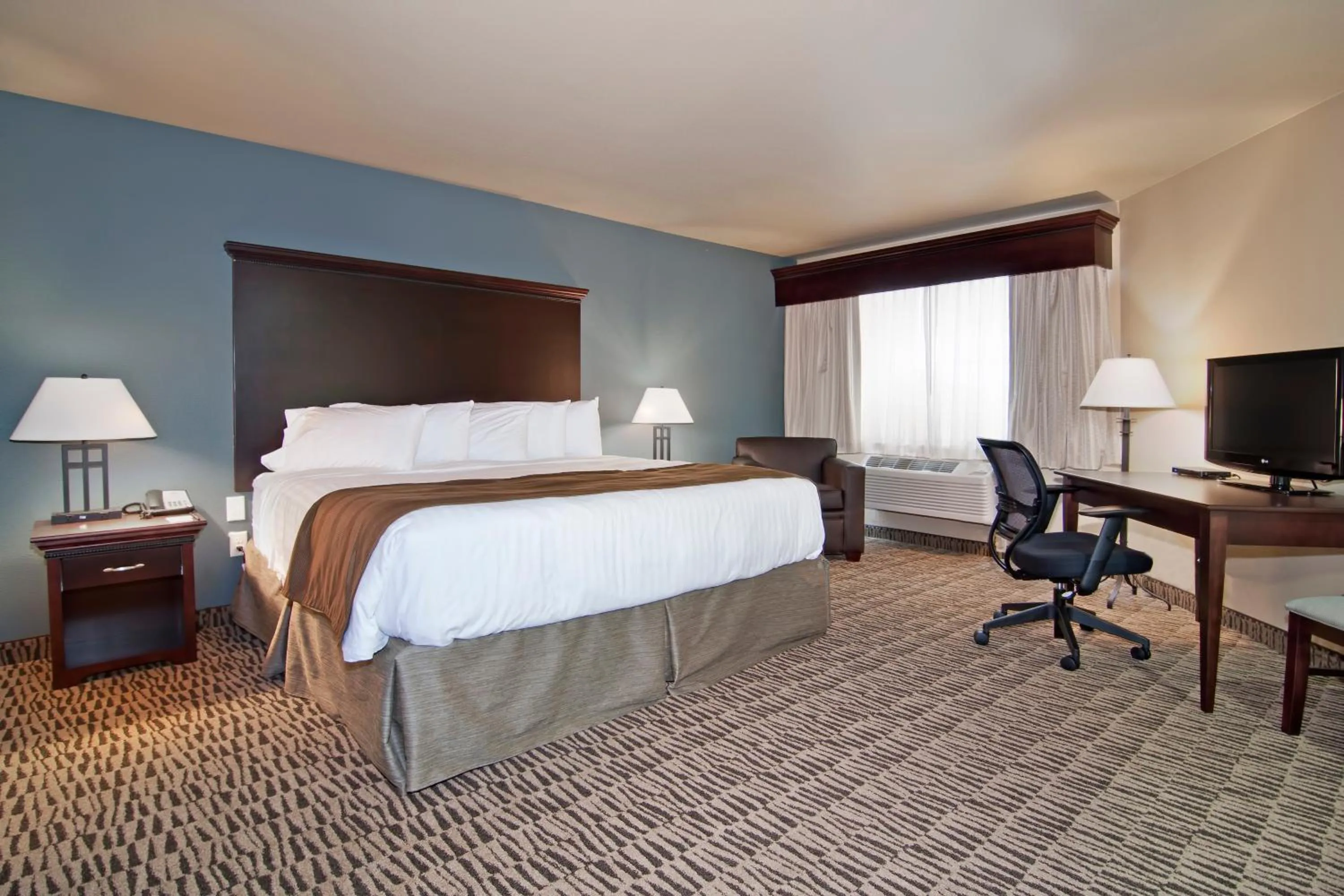 Photo of the whole room, Bed in The Watford