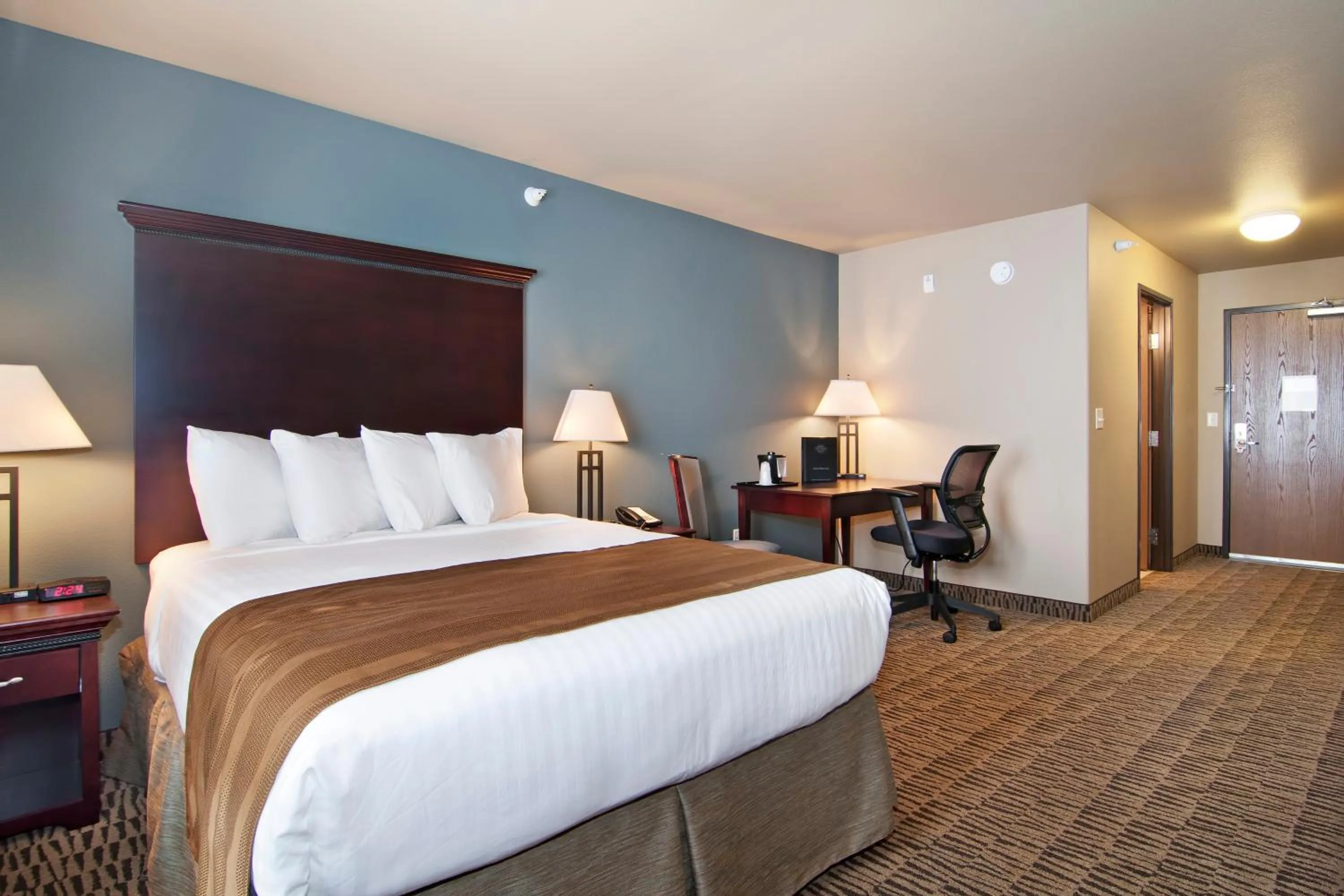 Photo of the whole room, Bed in The Watford