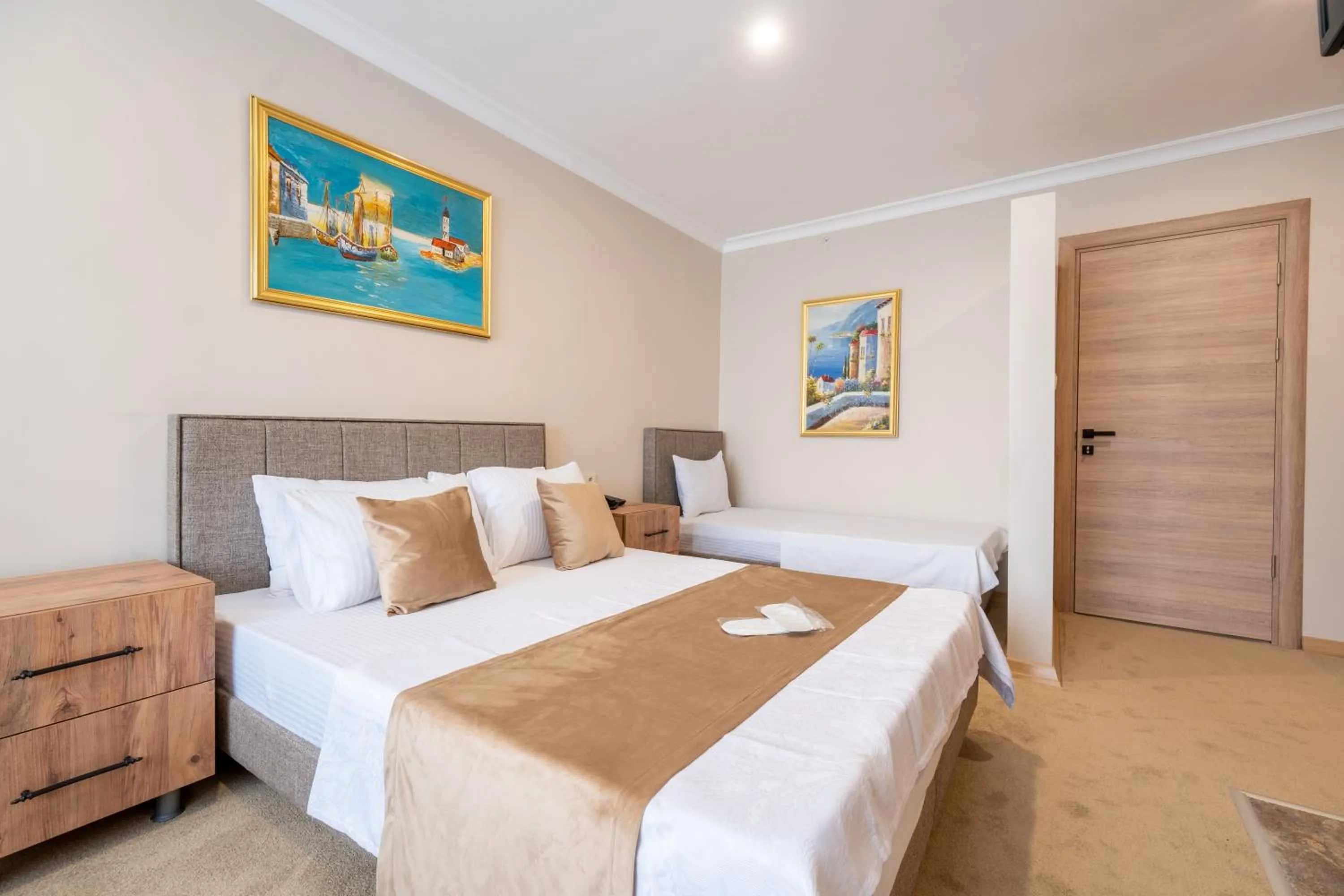 Photo of the whole room in Istanbul Nova Hotel