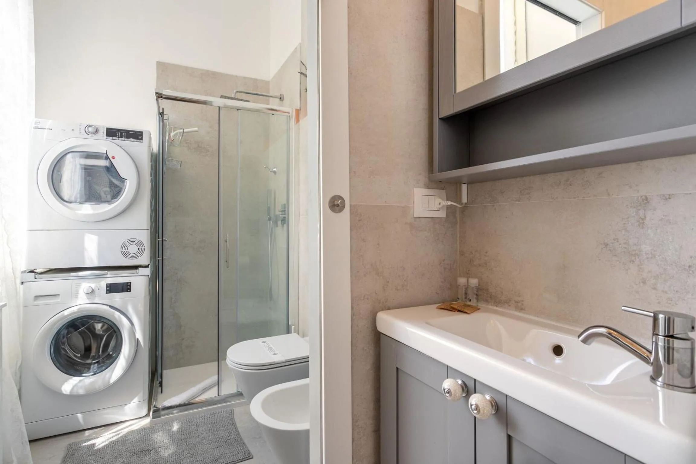 Bathroom in Pearl Of Florence by Halldis
