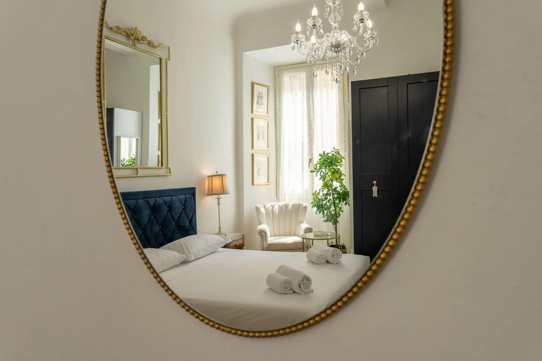 Decorative detail, Bed in Pearl Of Florence by Halldis