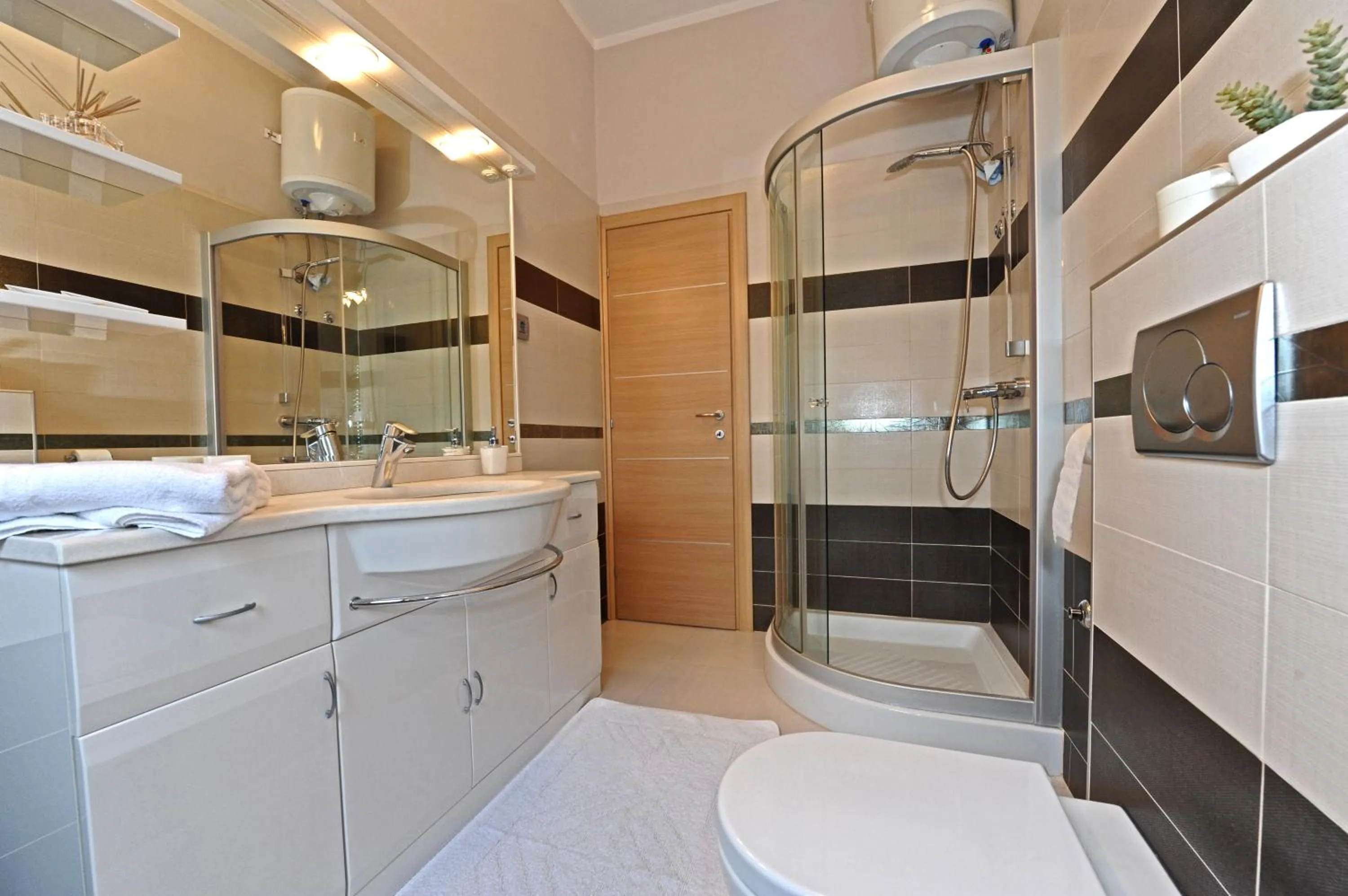 Shower in Apartments Villa Violet