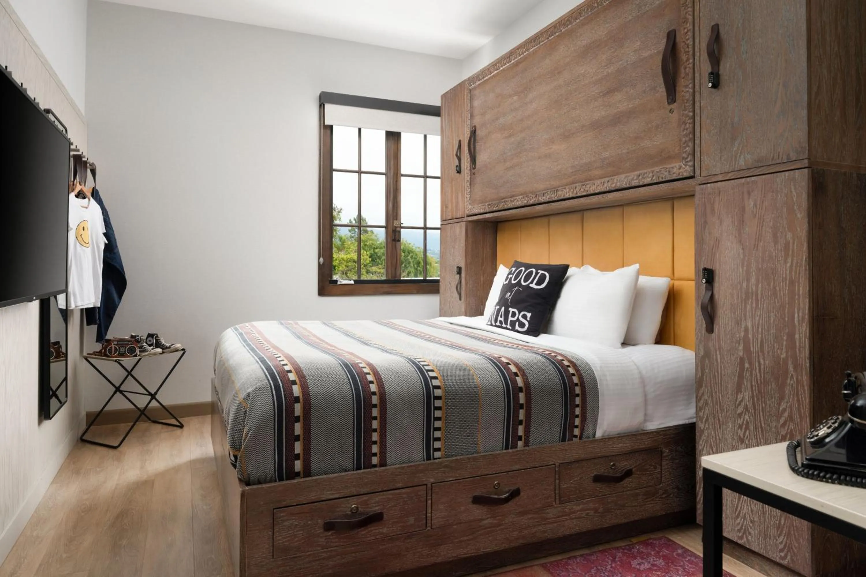 Photo of the whole room, Bed in The Waterman