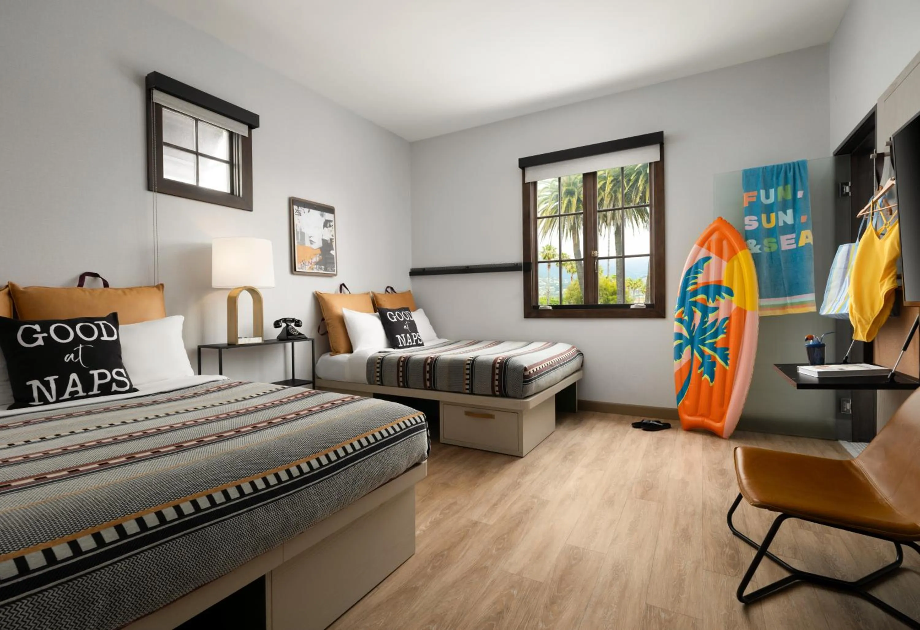 Bedroom, Bed in The Waterman