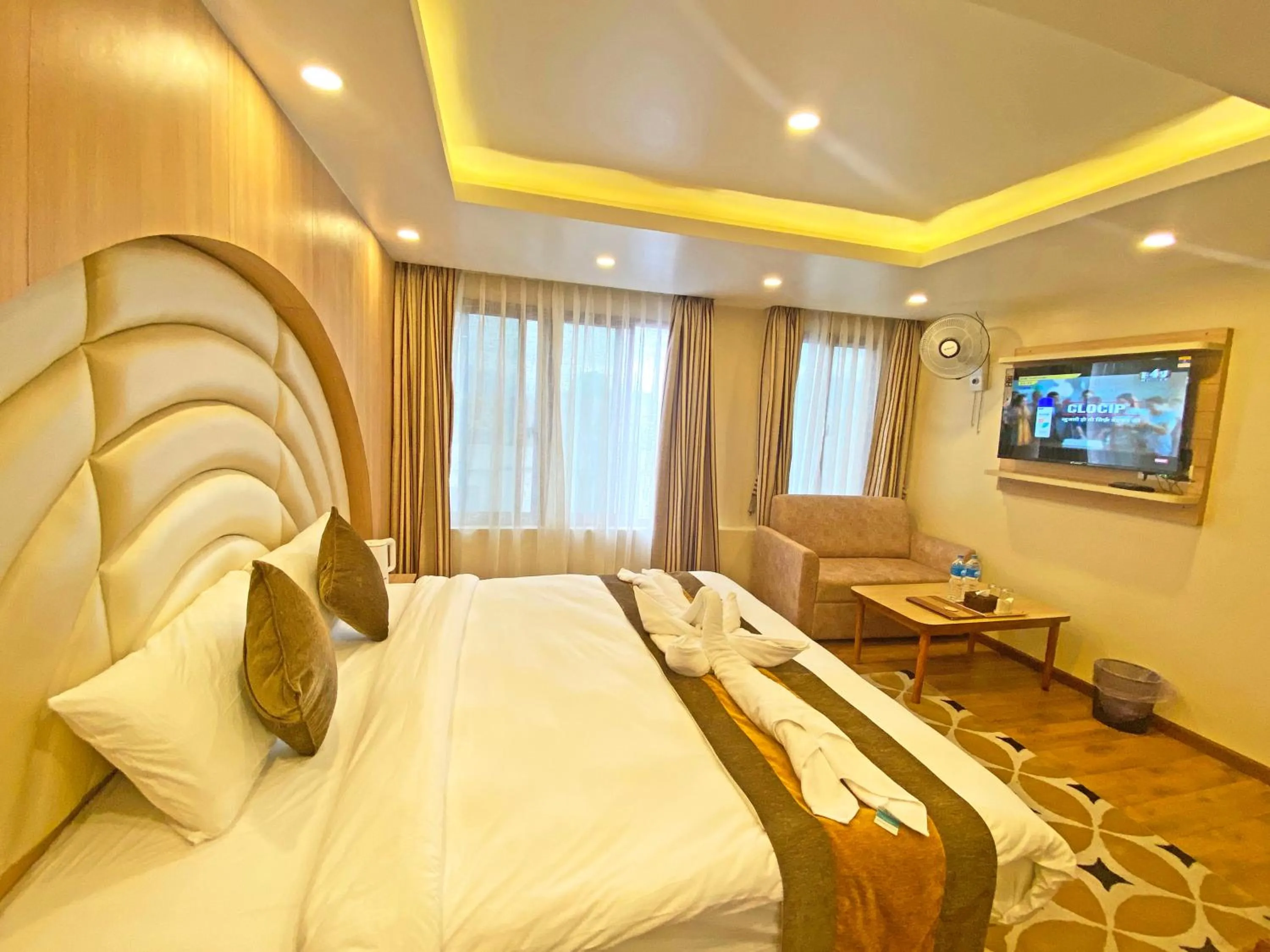 Communal lounge/ TV room, Bed in Hotel Airport Gurkha