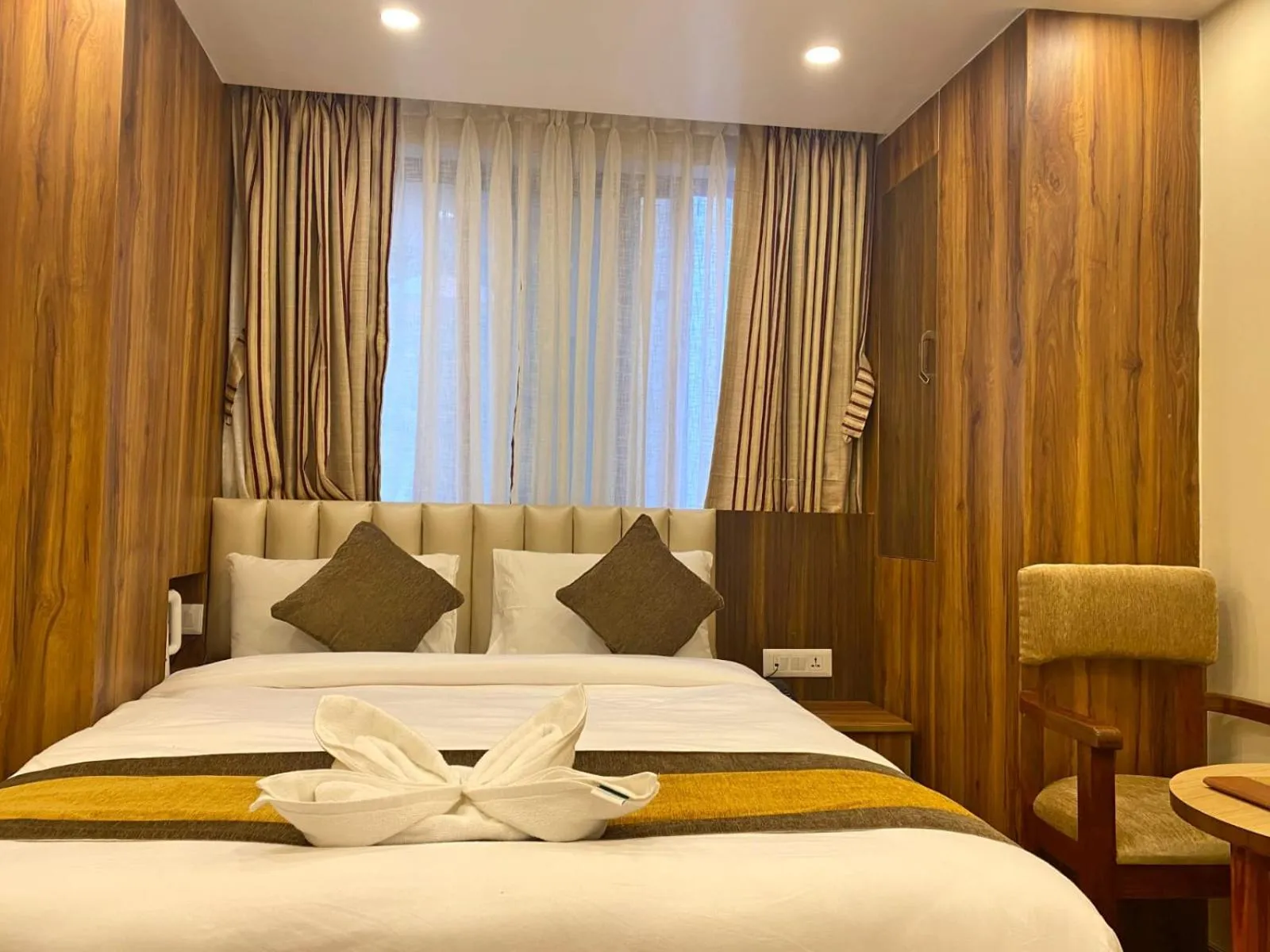 Seating area, Bed in Hotel Airport Gurkha