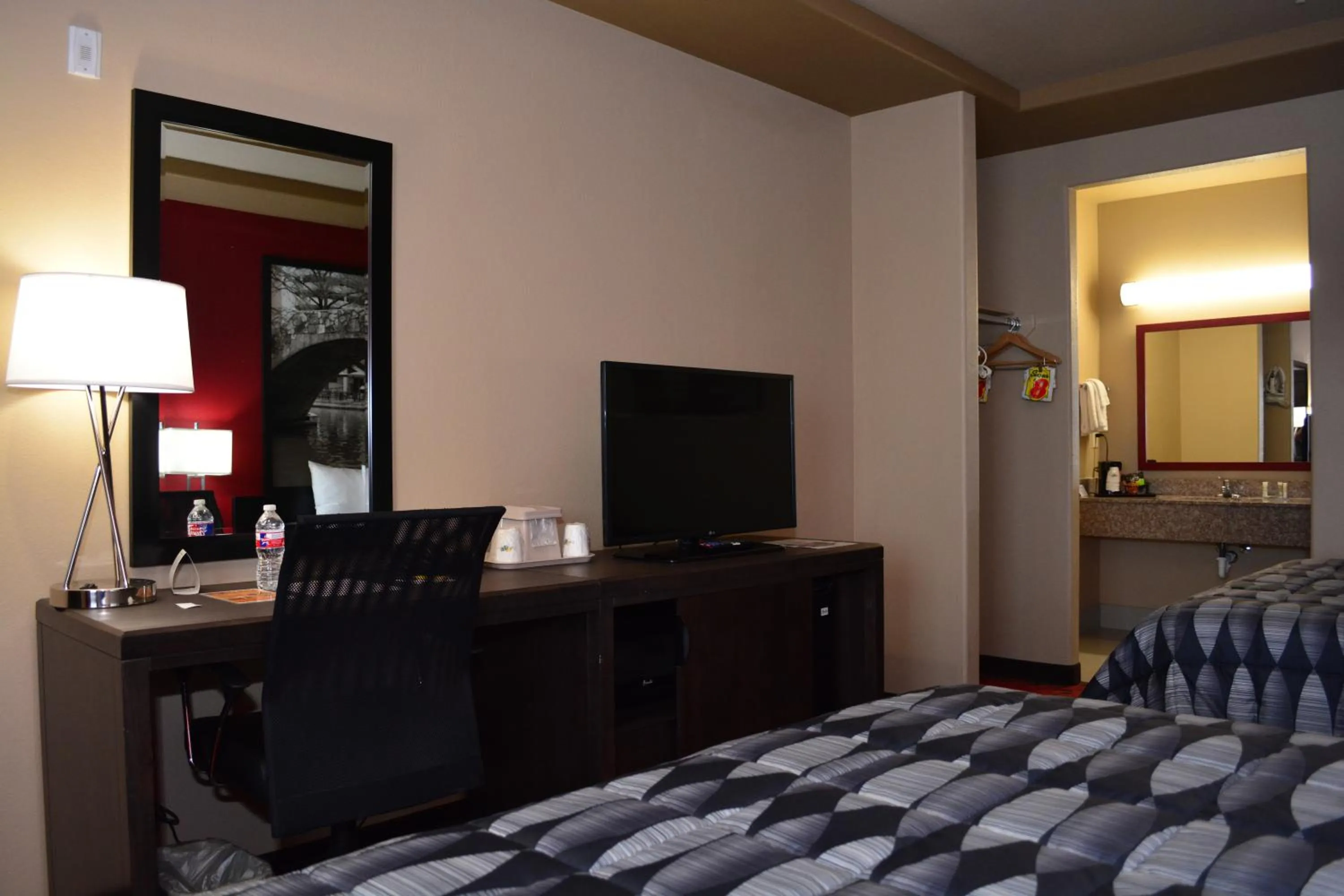 TV and multimedia, Bed in Super 8 by Wyndham Karnes City