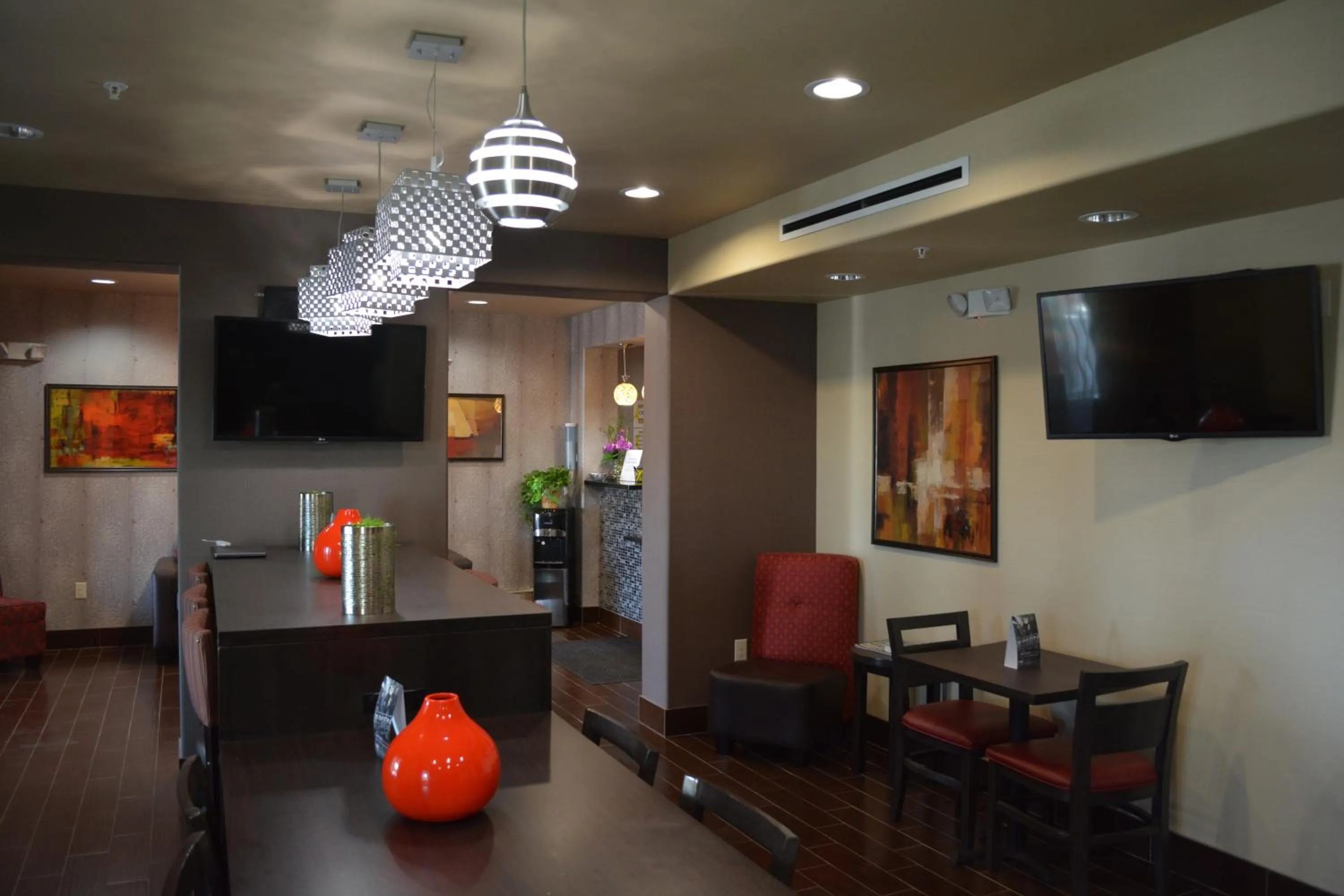 Seating area in Super 8 by Wyndham Karnes City