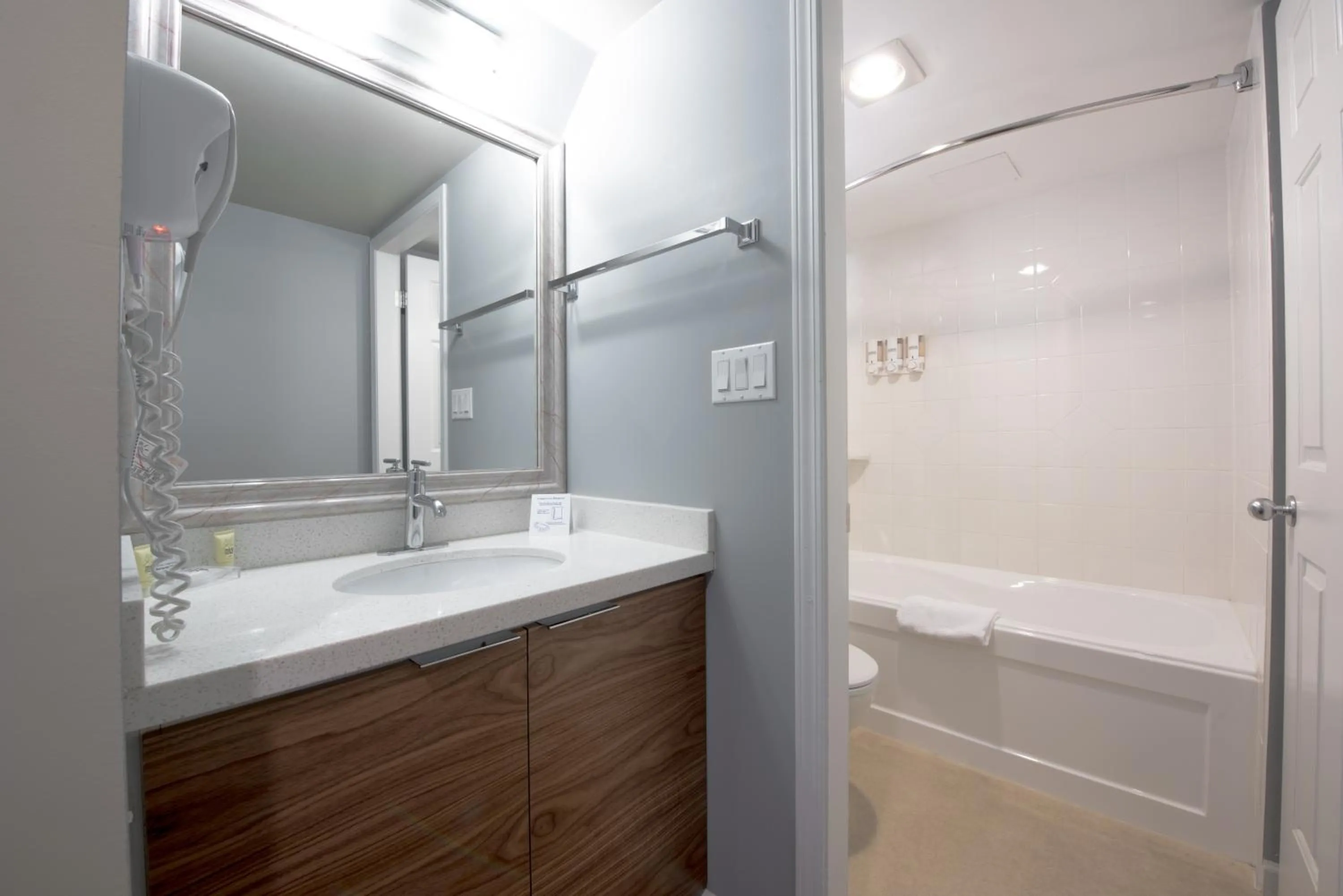 Gibsons Garden Hotel