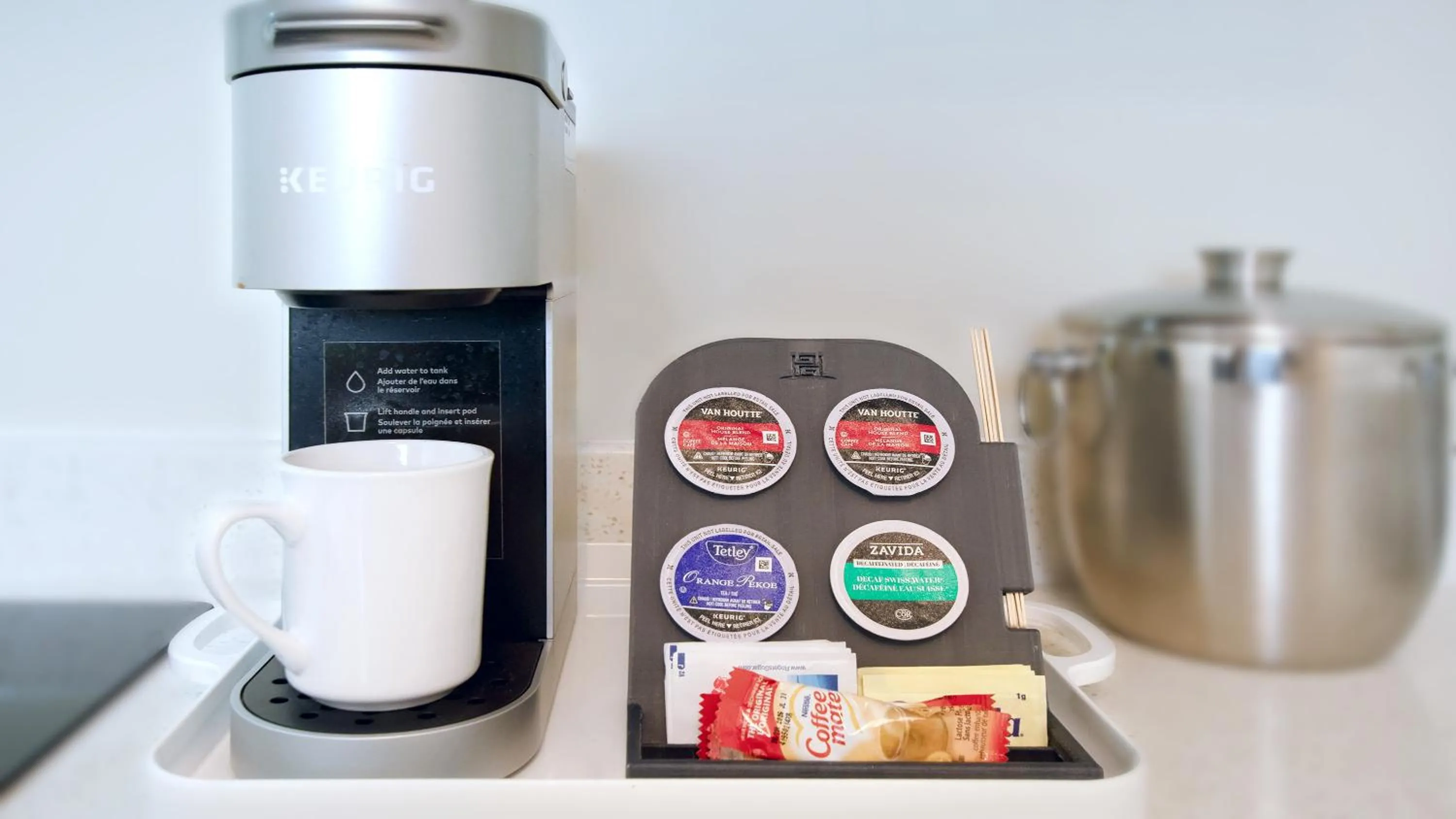 Coffee/tea facilities in Gibsons Garden Hotel