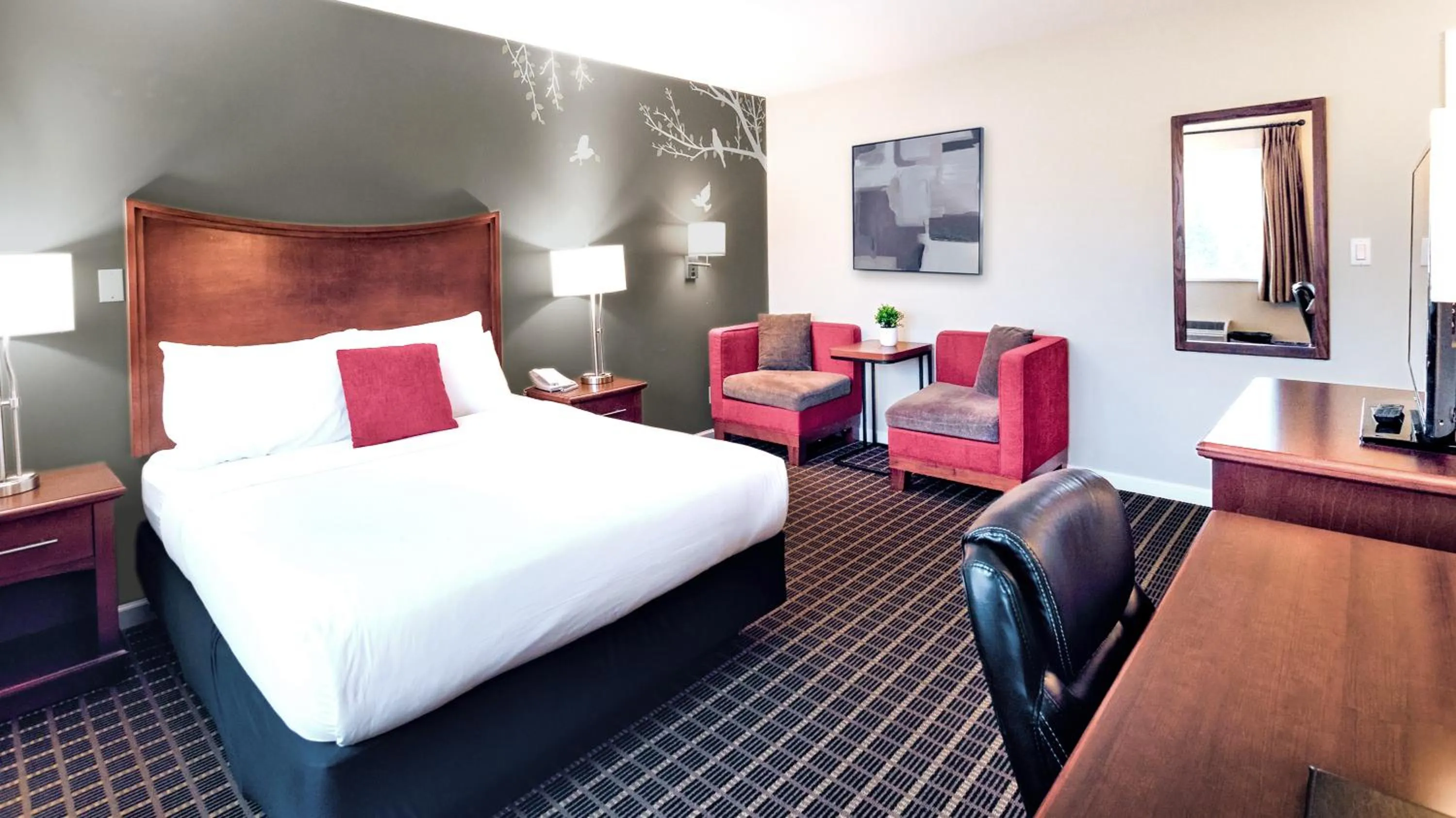 Bed in Gibsons Garden Hotel