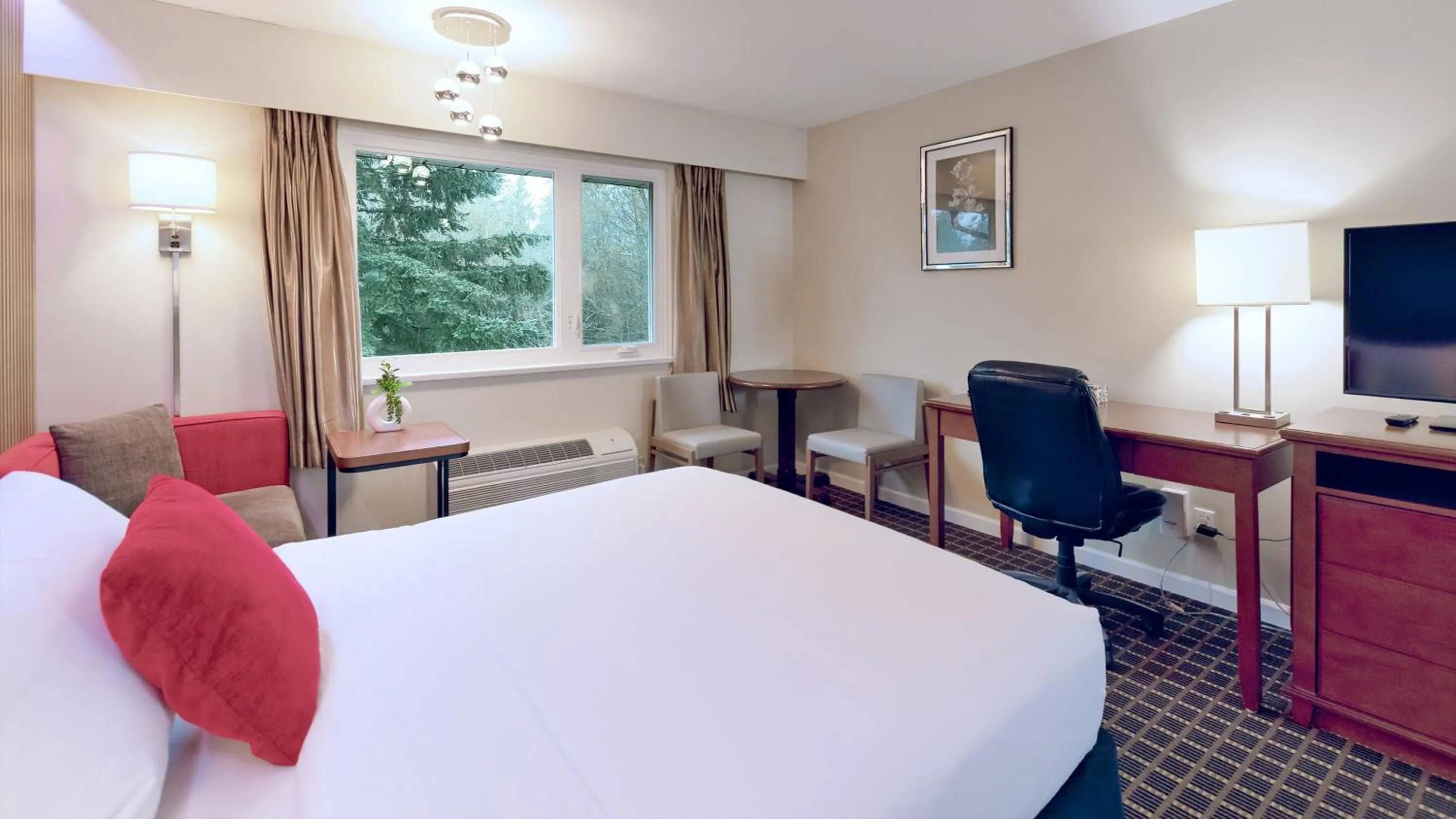 Bedroom, Bed in Gibsons Garden Hotel