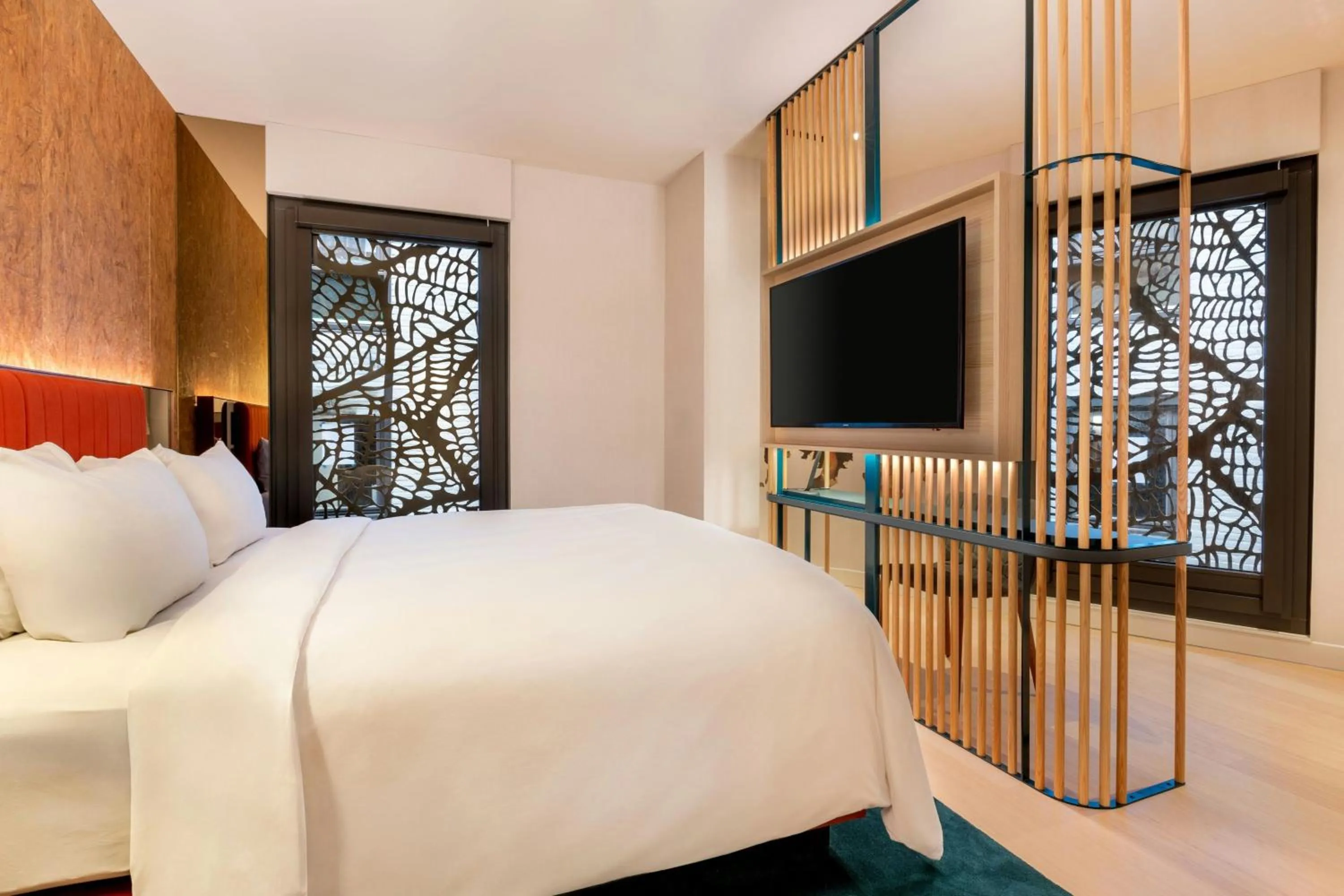 Photo of the whole room, Bed in Renaissance Amsterdam Hotel