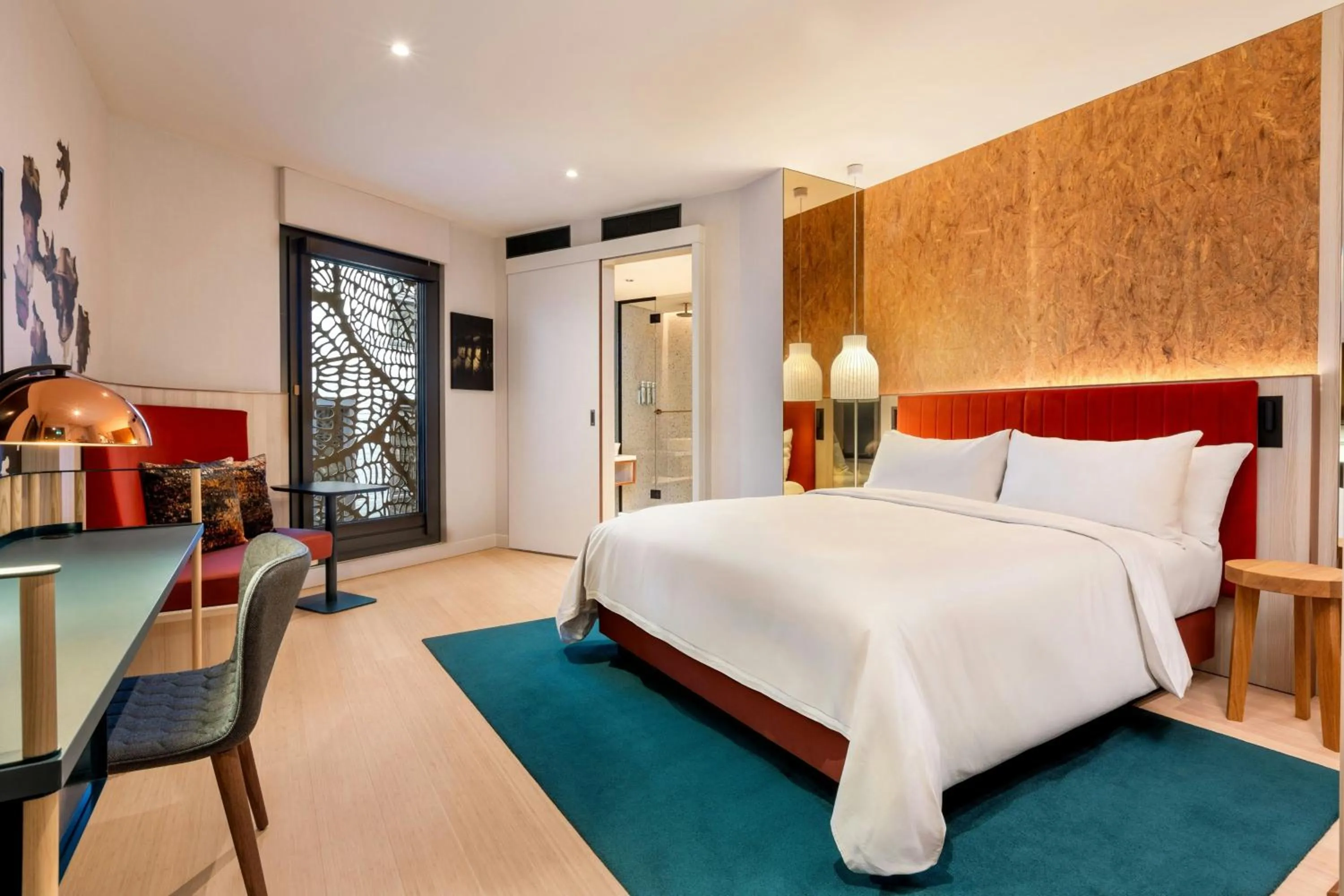 Photo of the whole room, Bed in Renaissance Amsterdam Hotel