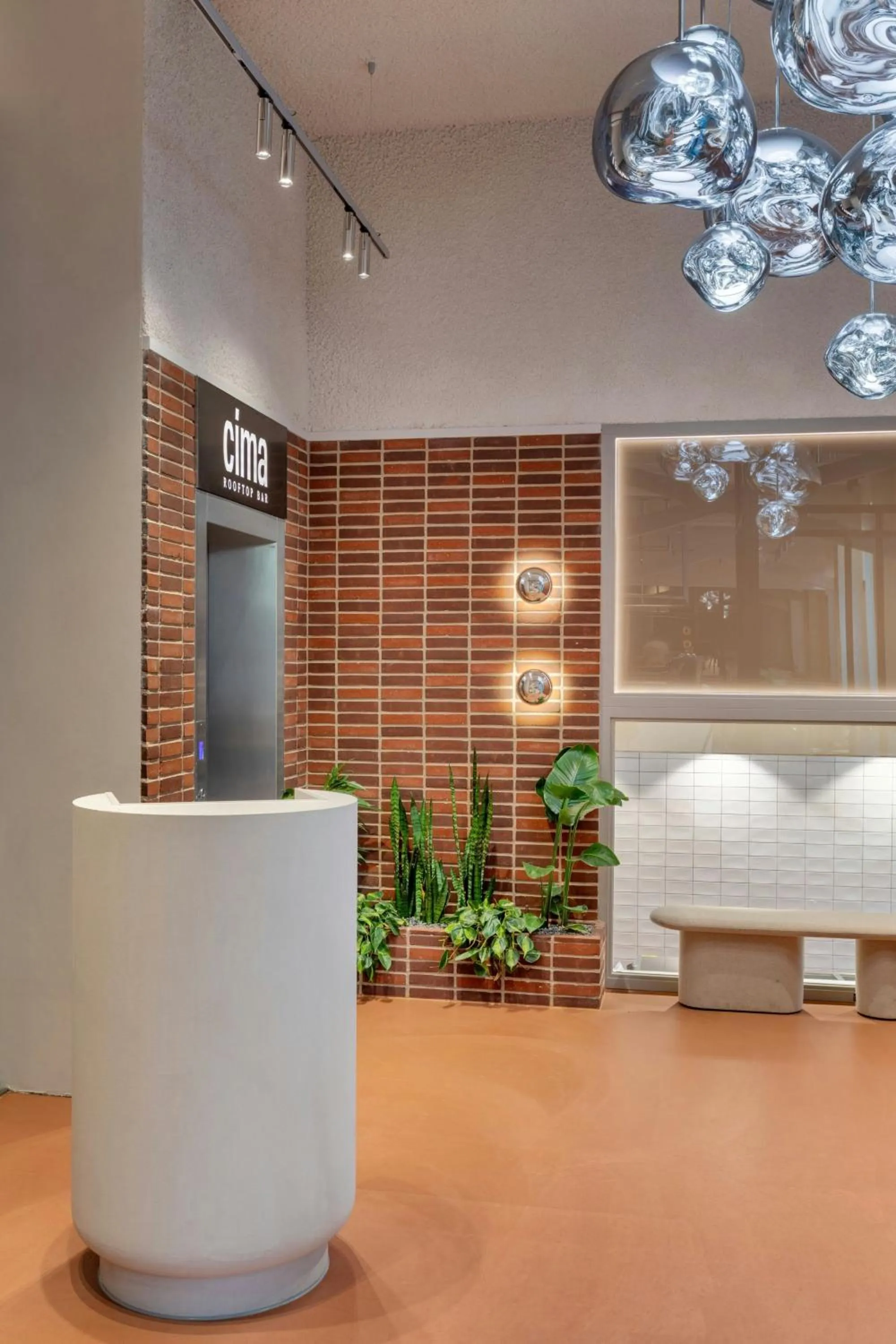 Lounge or bar in Renaissance Amsterdam Hotel