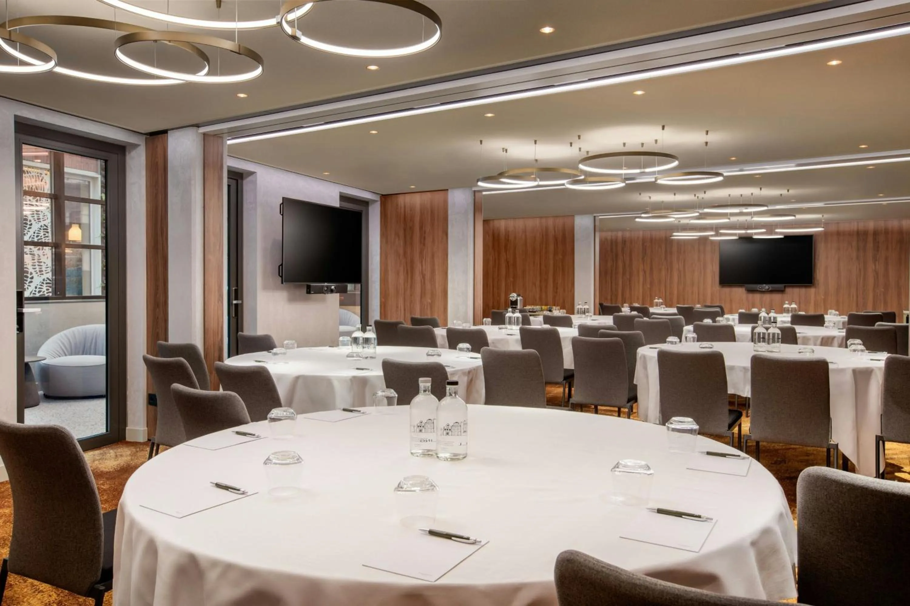 Lounge or bar in Renaissance Amsterdam Hotel