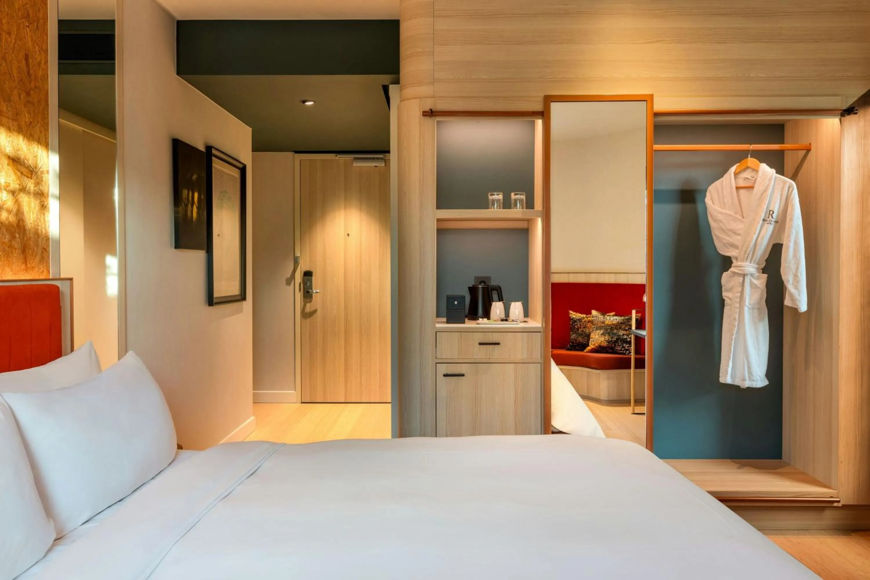 Photo of the whole room, Bed in Renaissance Amsterdam Hotel