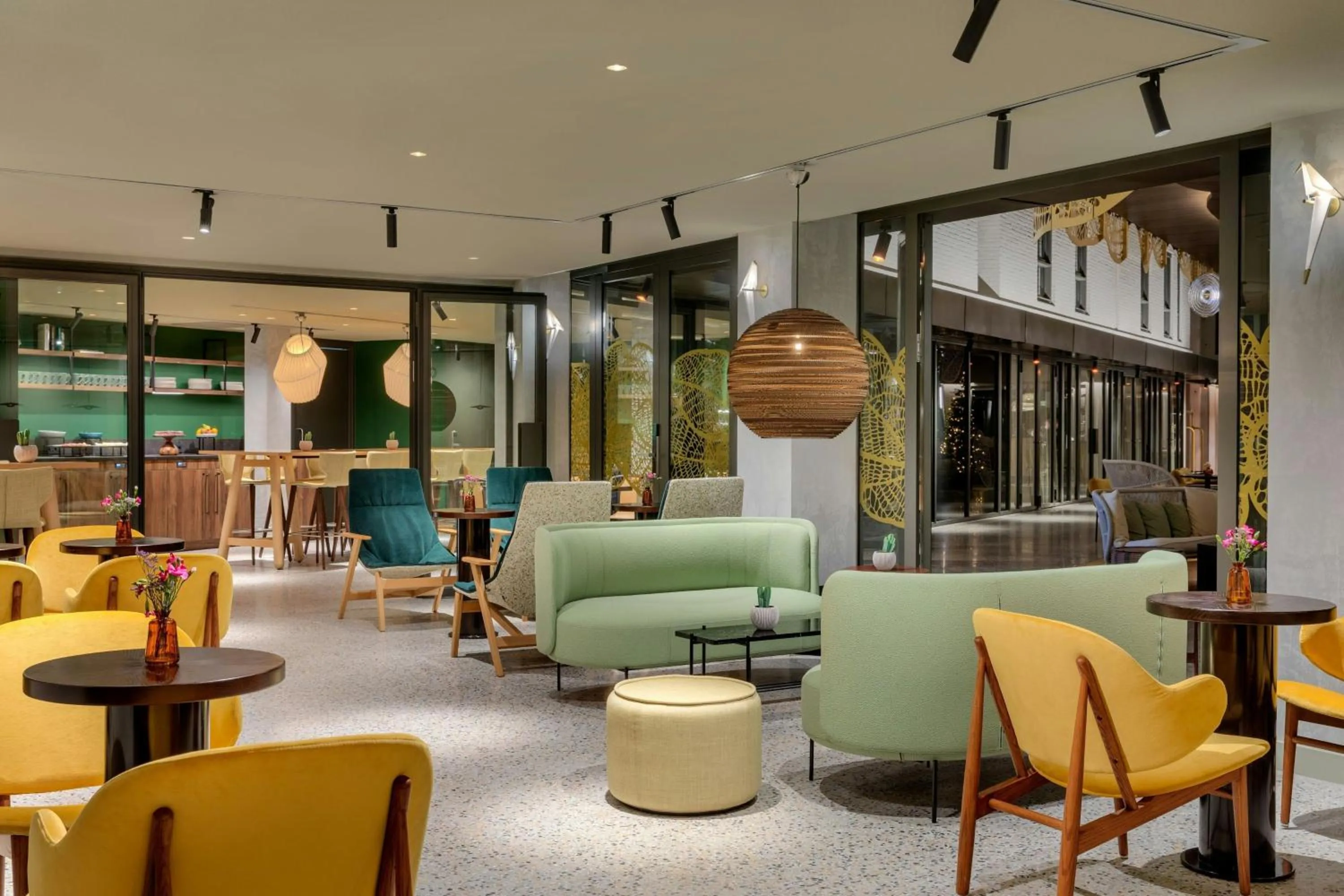 Lounge or bar in Renaissance Amsterdam Hotel