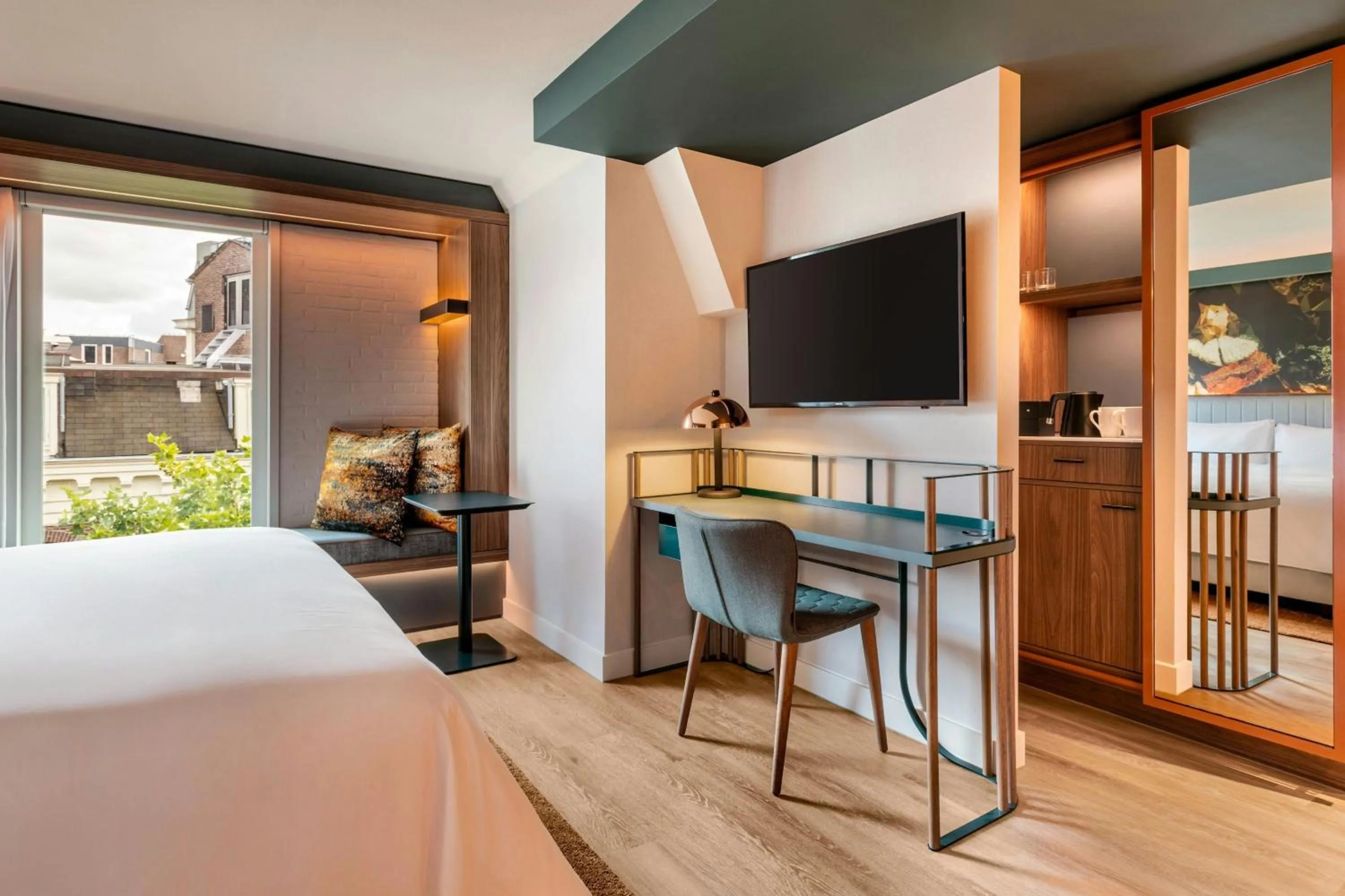 Photo of the whole room, Bed in Renaissance Amsterdam Hotel