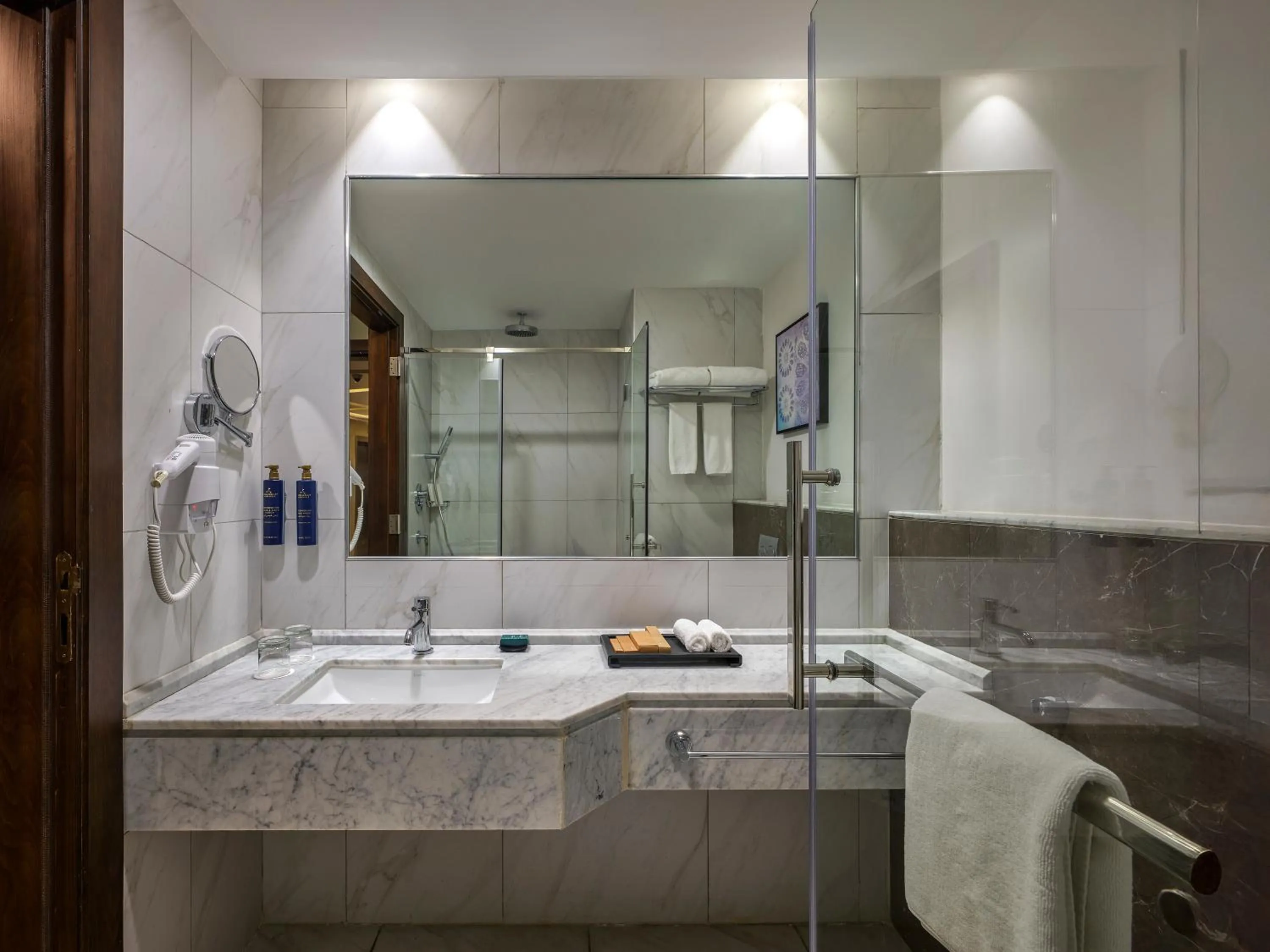 Toilet in Wirgan Al Noor, Tapestry Collection by Hilton