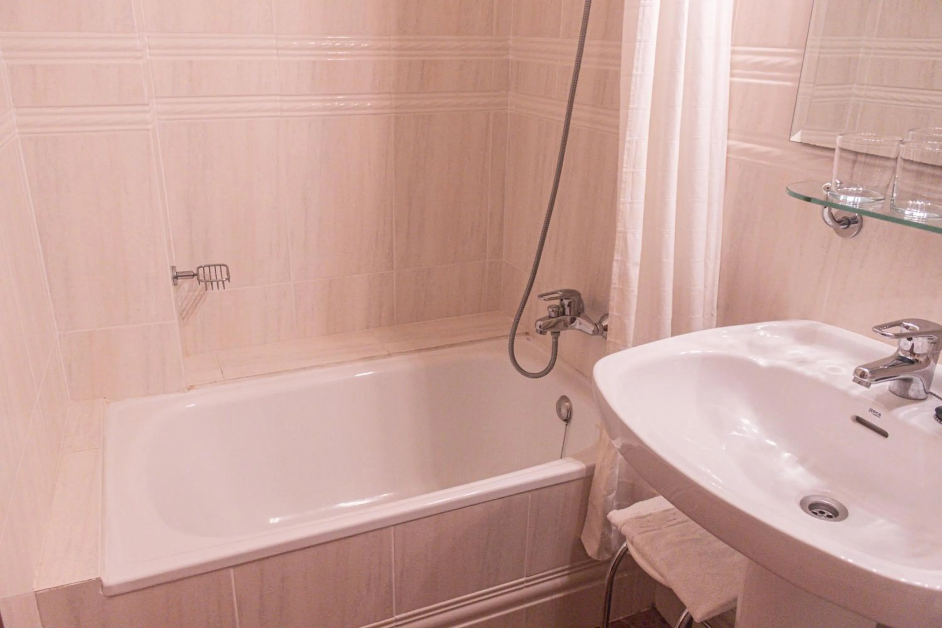 Shower in Hotel Tàrbena