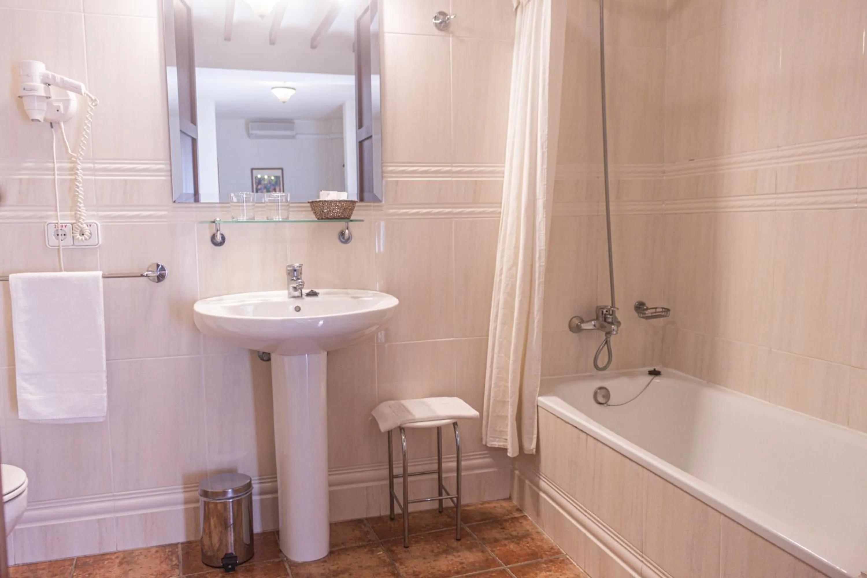 Shower in Hotel Tàrbena