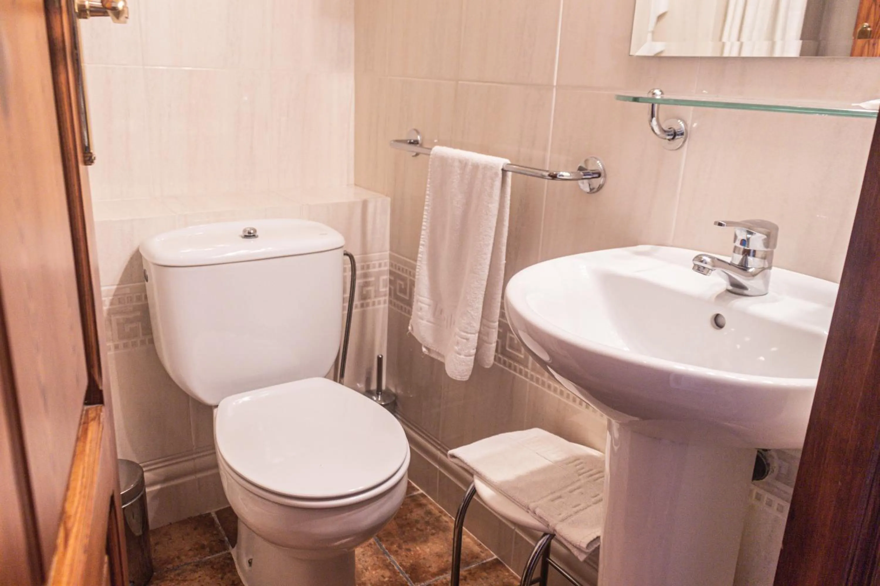 Toilet in Hotel Tàrbena