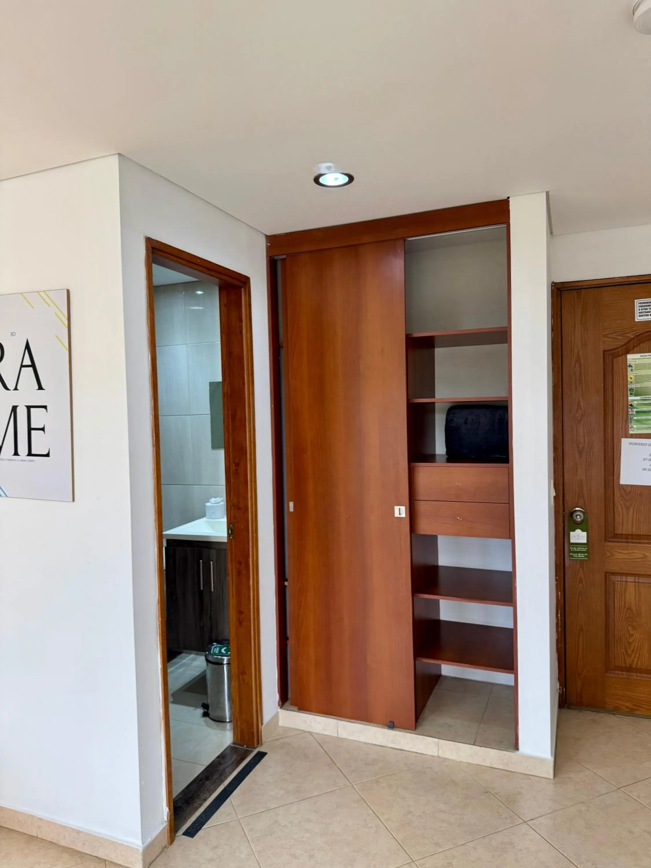 wardrobe in Hotel Prince Plaza - Laureles Estadio