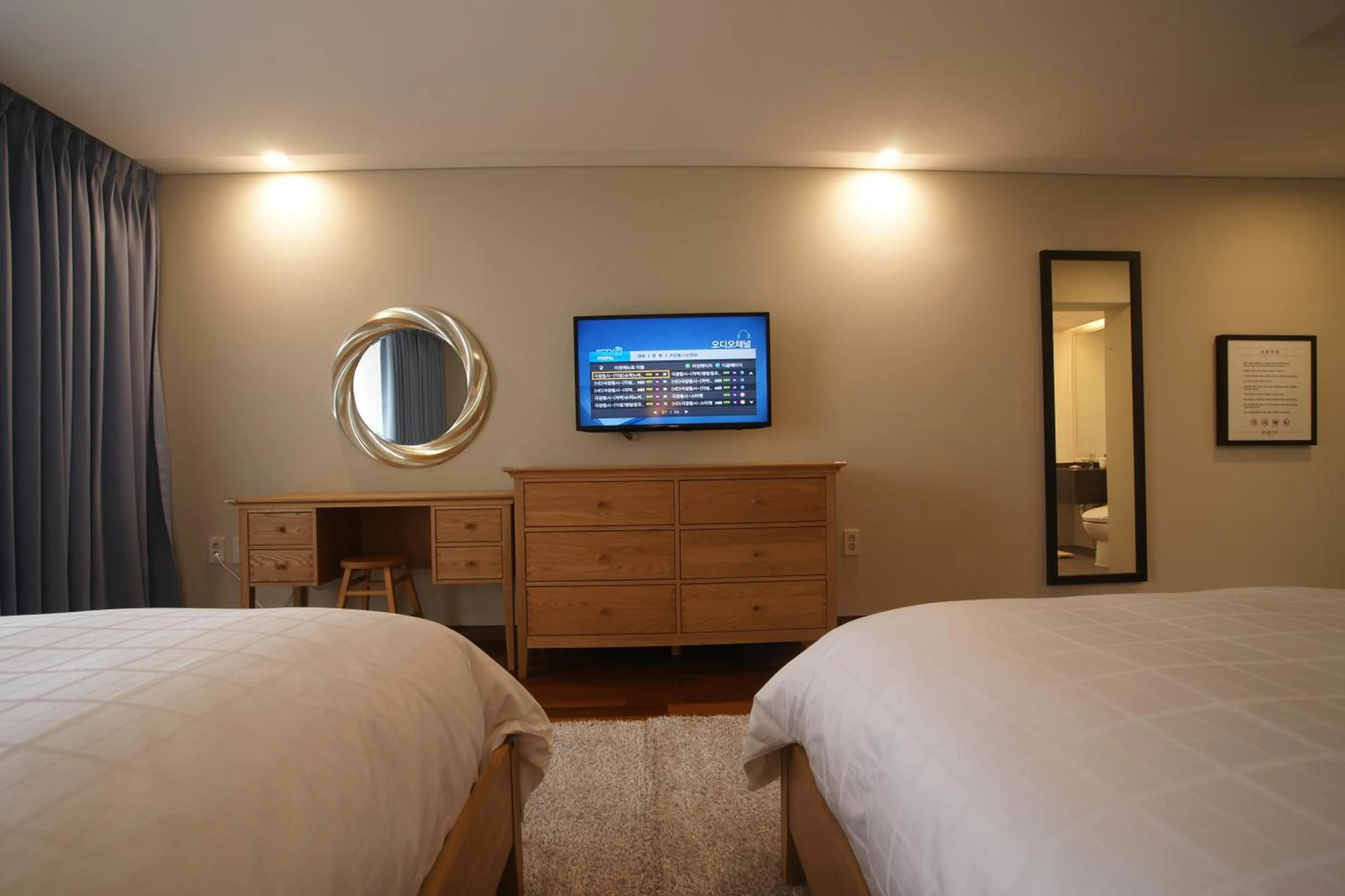 Photo of the whole room in IlleInn Hotel