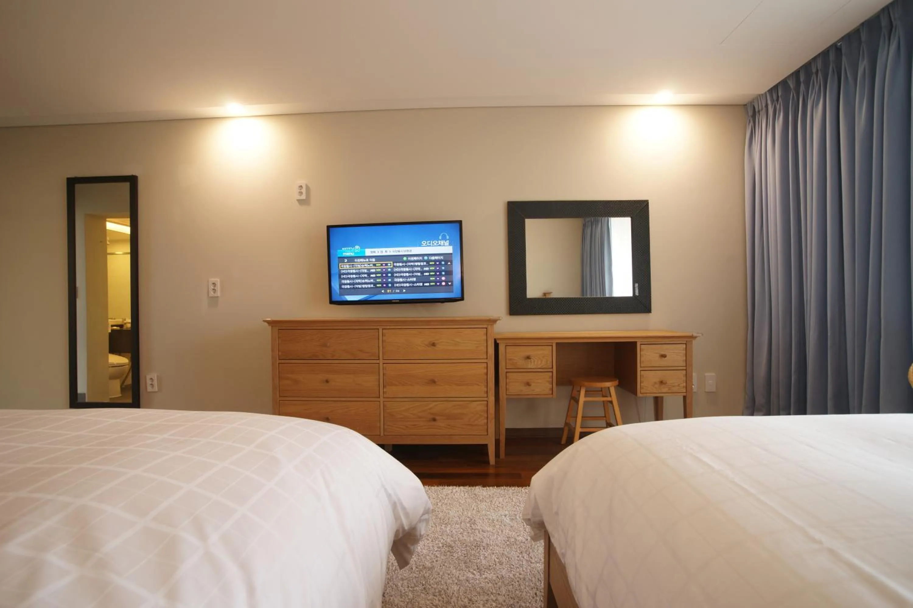 Photo of the whole room in IlleInn Hotel