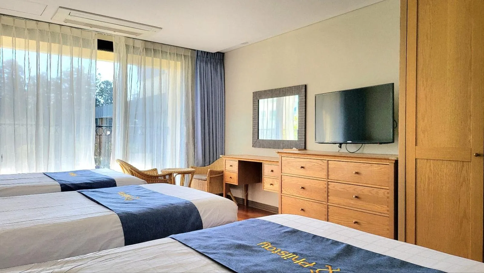 Photo of the whole room in IlleInn Hotel