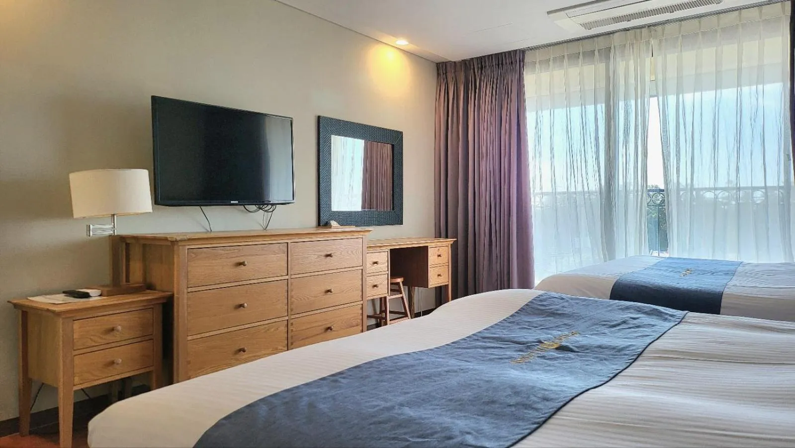 Photo of the whole room in IlleInn Hotel