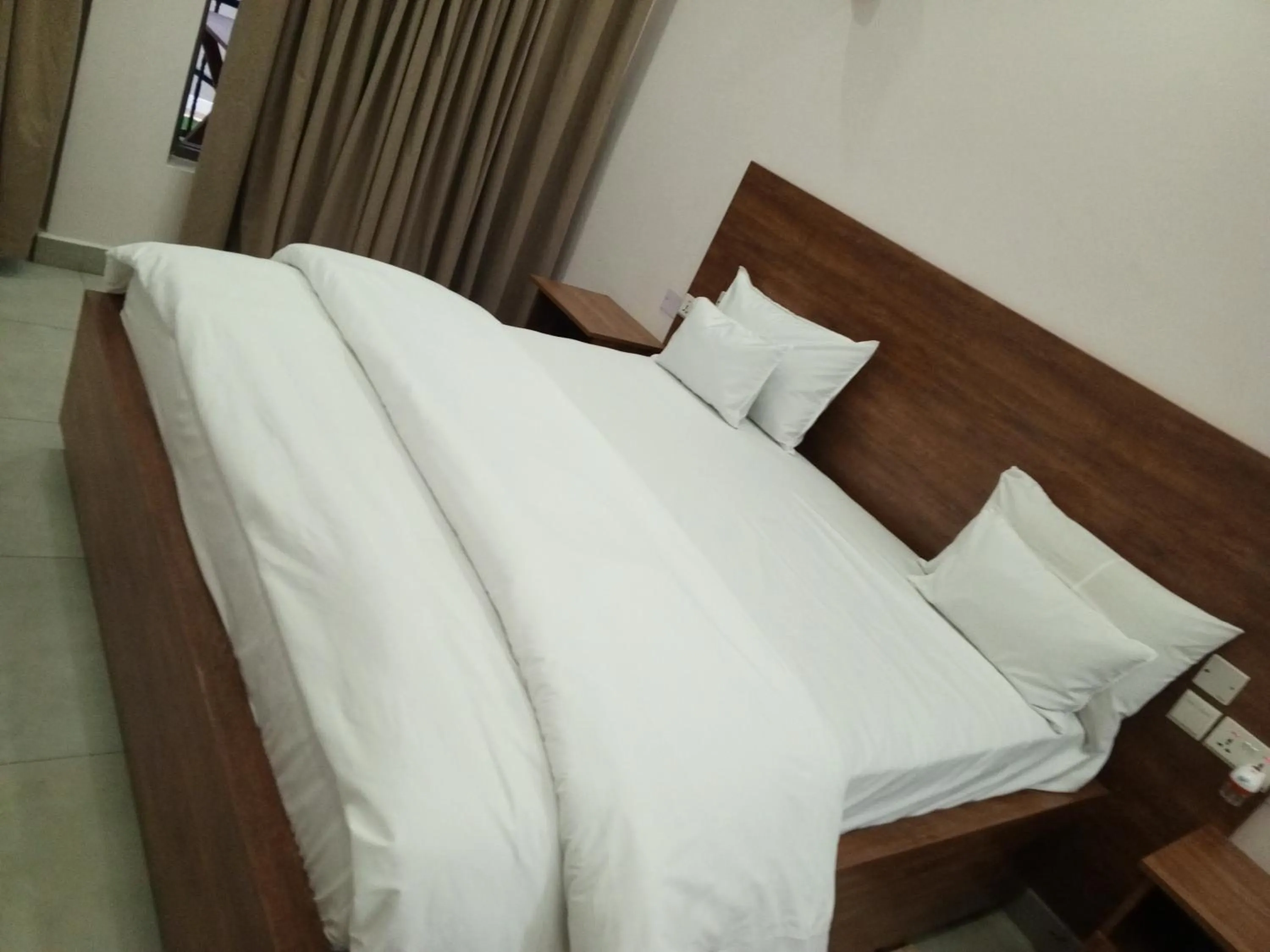 Bed in ALLY NGALI MOTEL