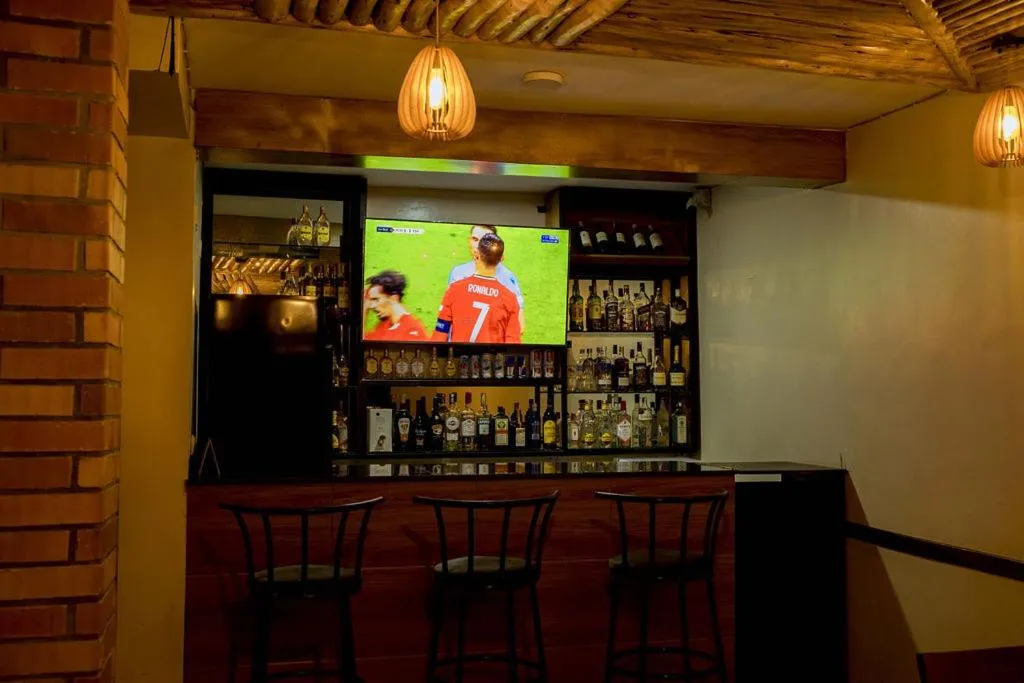 Restaurant/places to eat in Velvet Suites