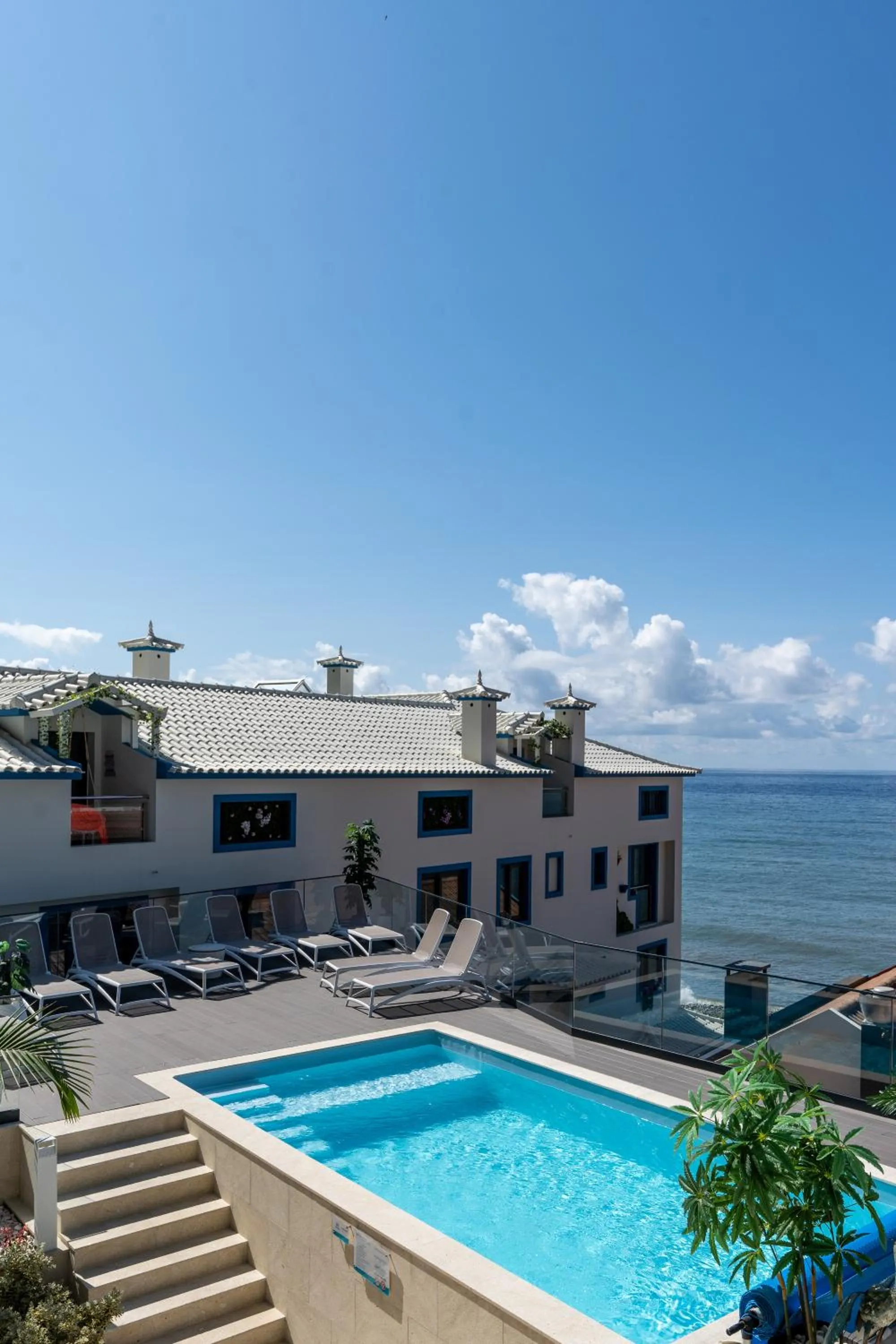 Swimming pool in Mediterrâneo Madeira