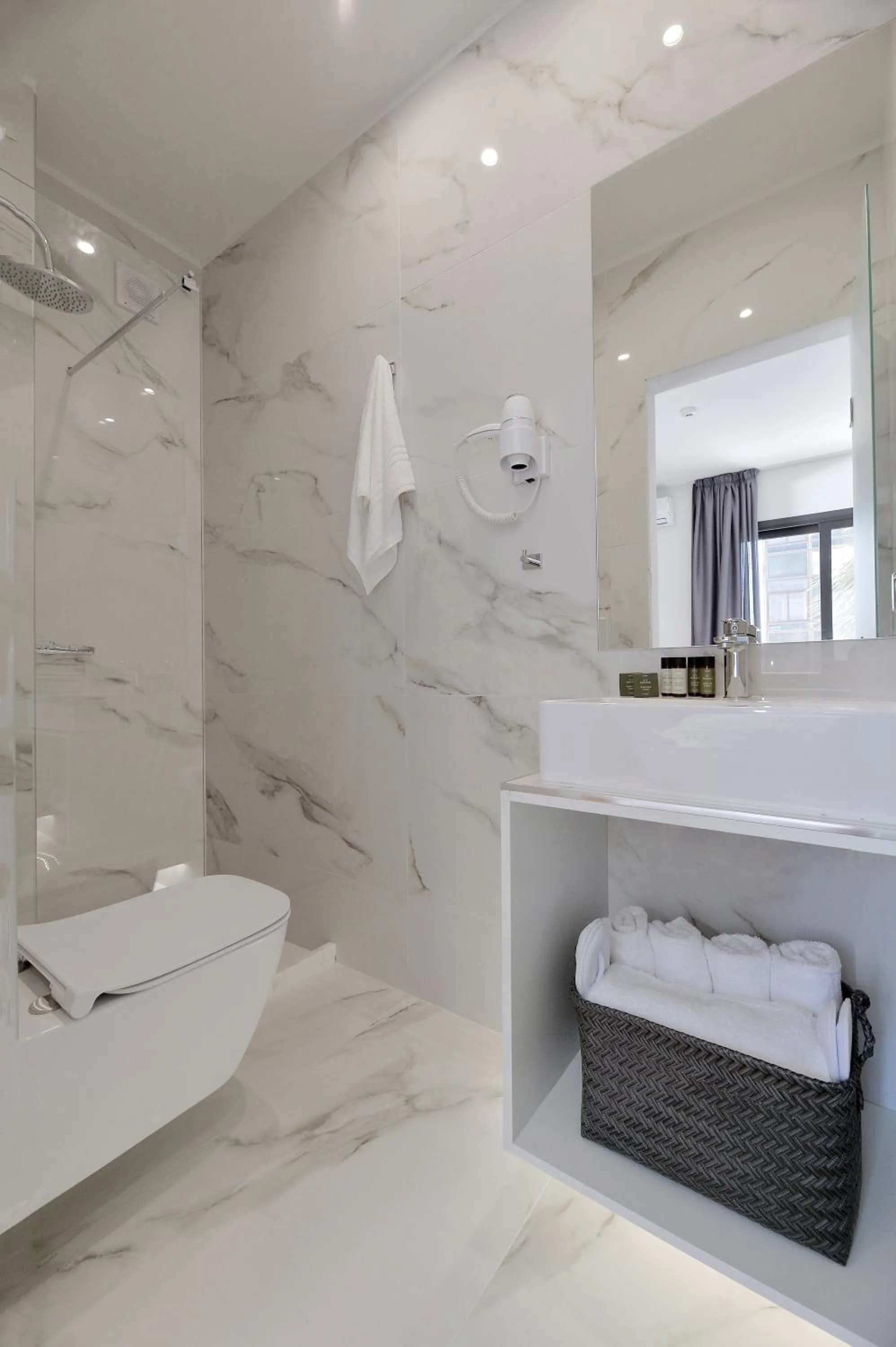 Breakfast in Athenian Gem