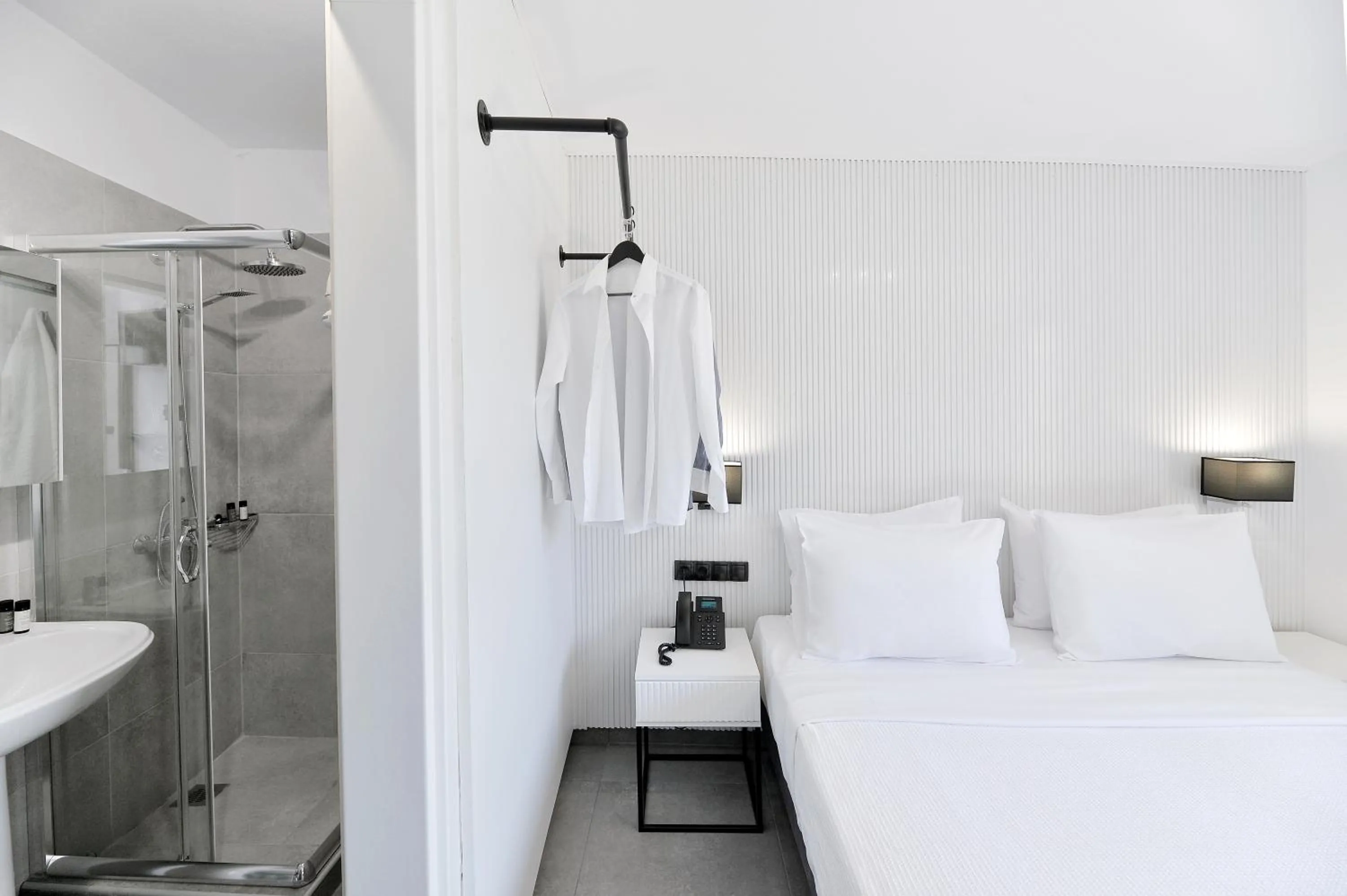 Photo of the whole room, Bed in Athenian Gem