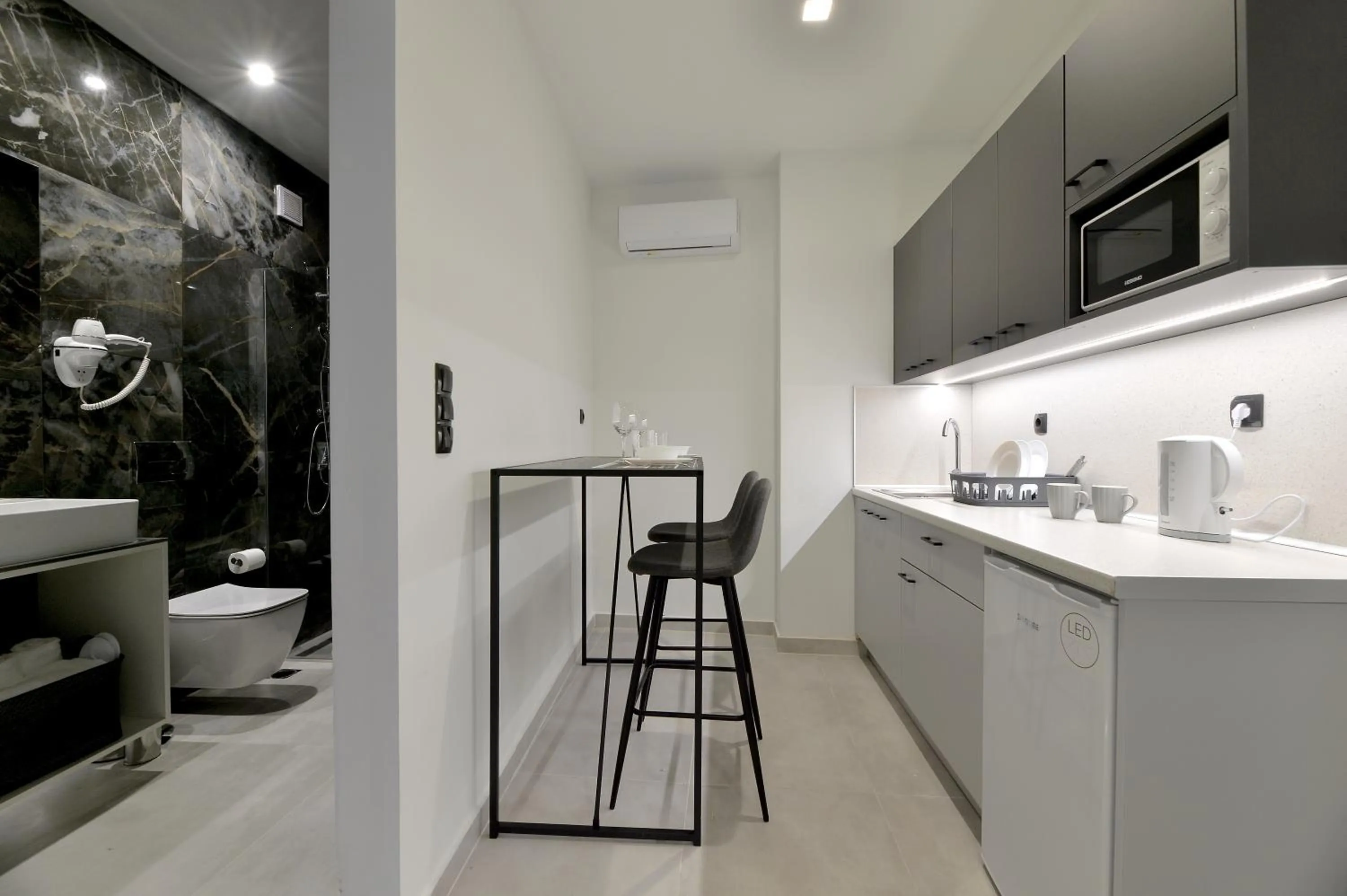 Toilet in Athenian Gem