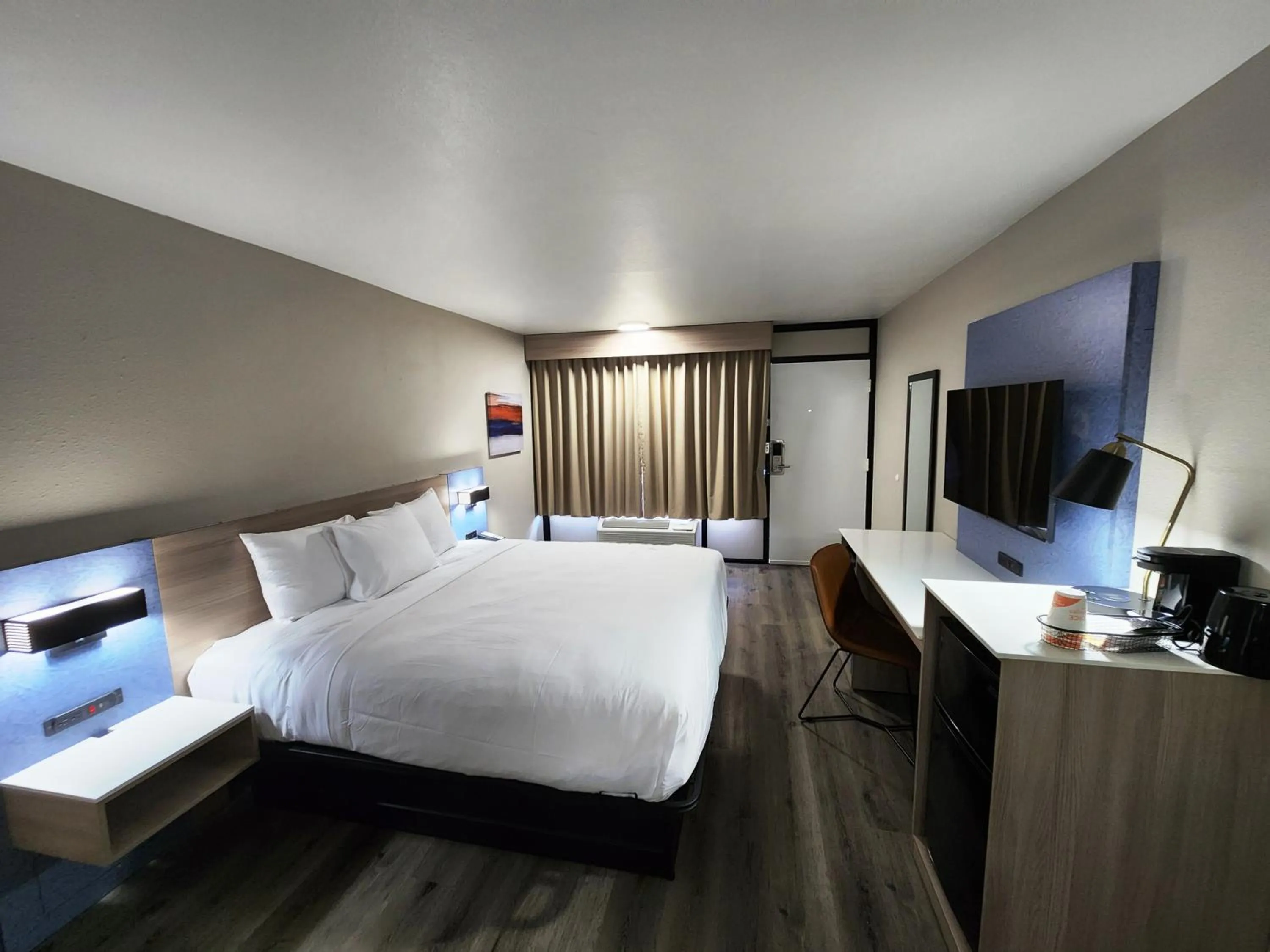 TV and multimedia, Bed in Smart Stay Lafayette
