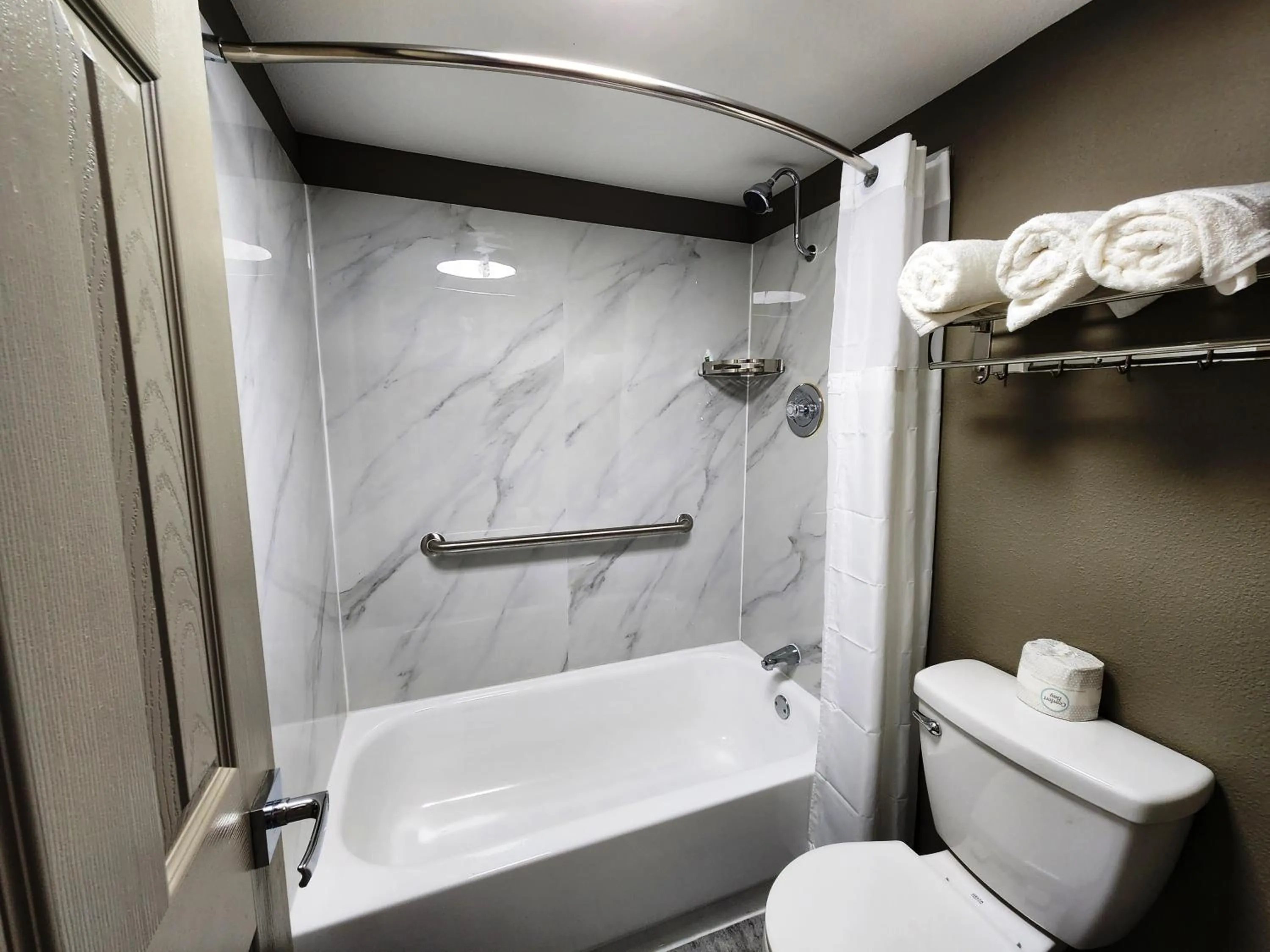 Shower in Smart Stay Lafayette