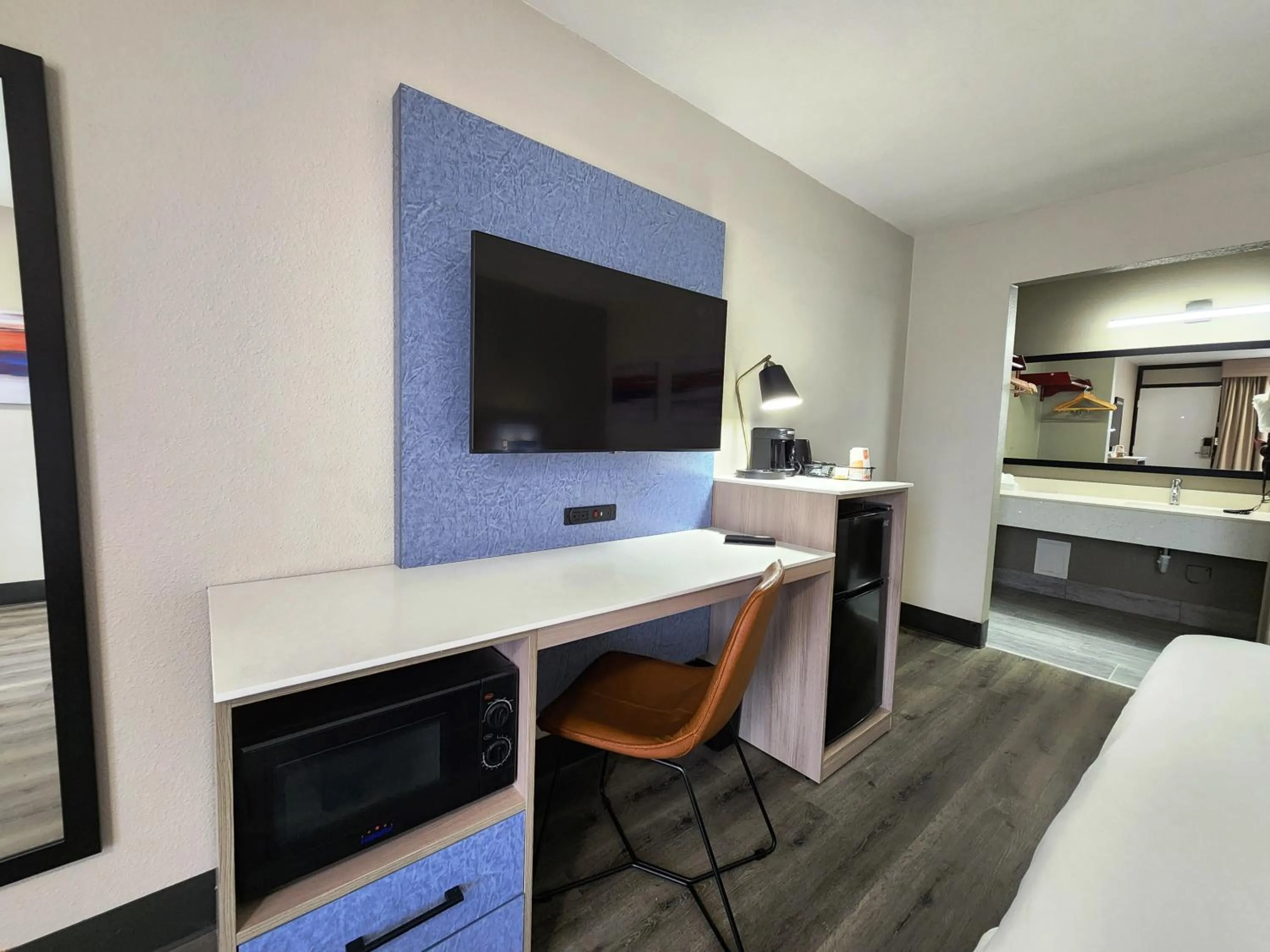 TV and multimedia in Smart Stay Lafayette