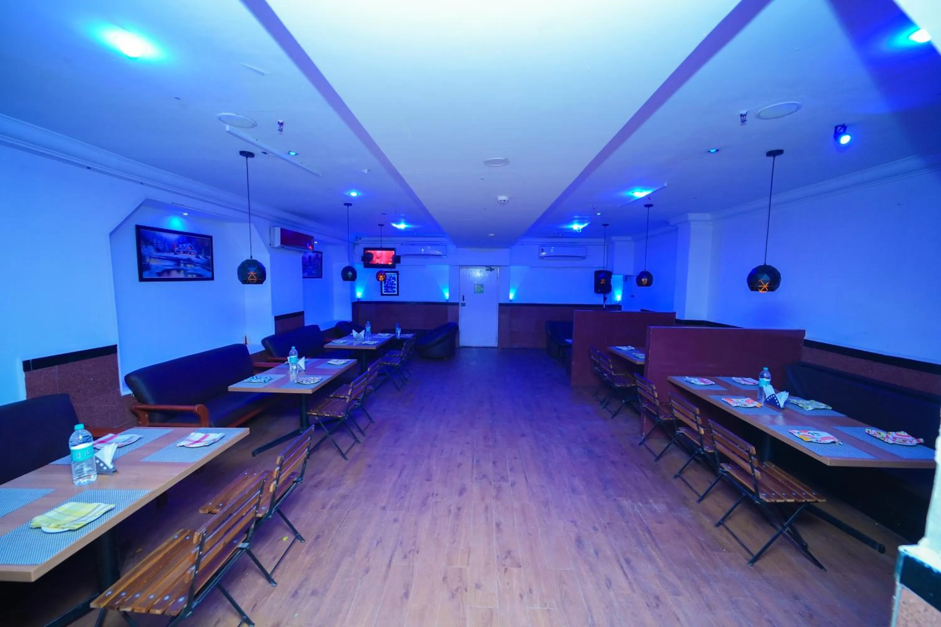 Lounge or bar in Zip by Spree Hotels Mangala International