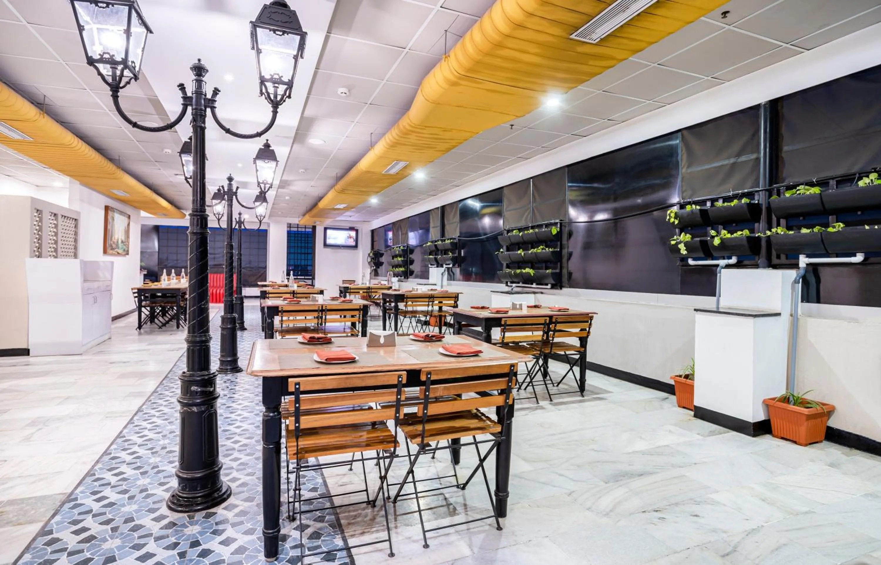 Restaurant/places to eat in Zip by Spree Hotels Mangala International