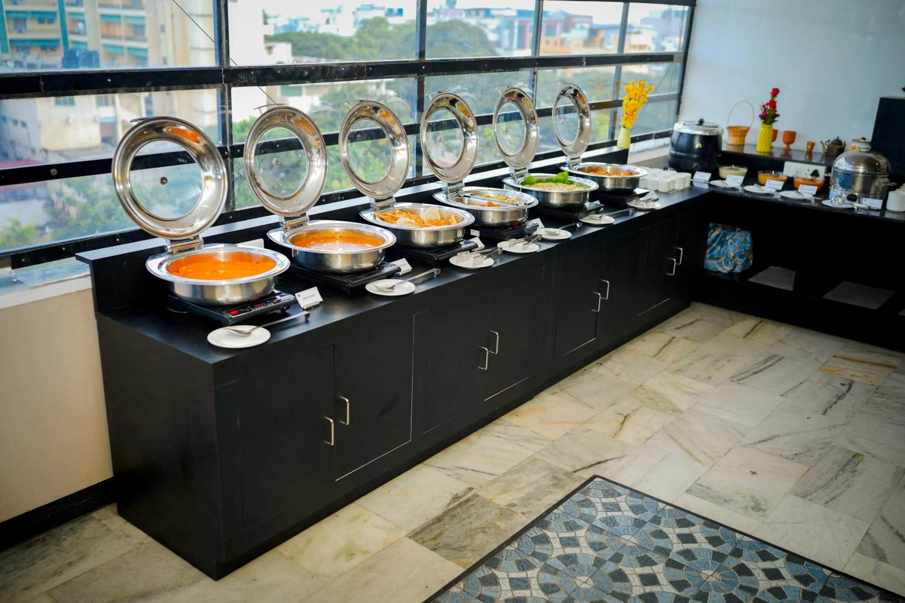 Food and drinks in Zip by Spree Hotels Mangala International