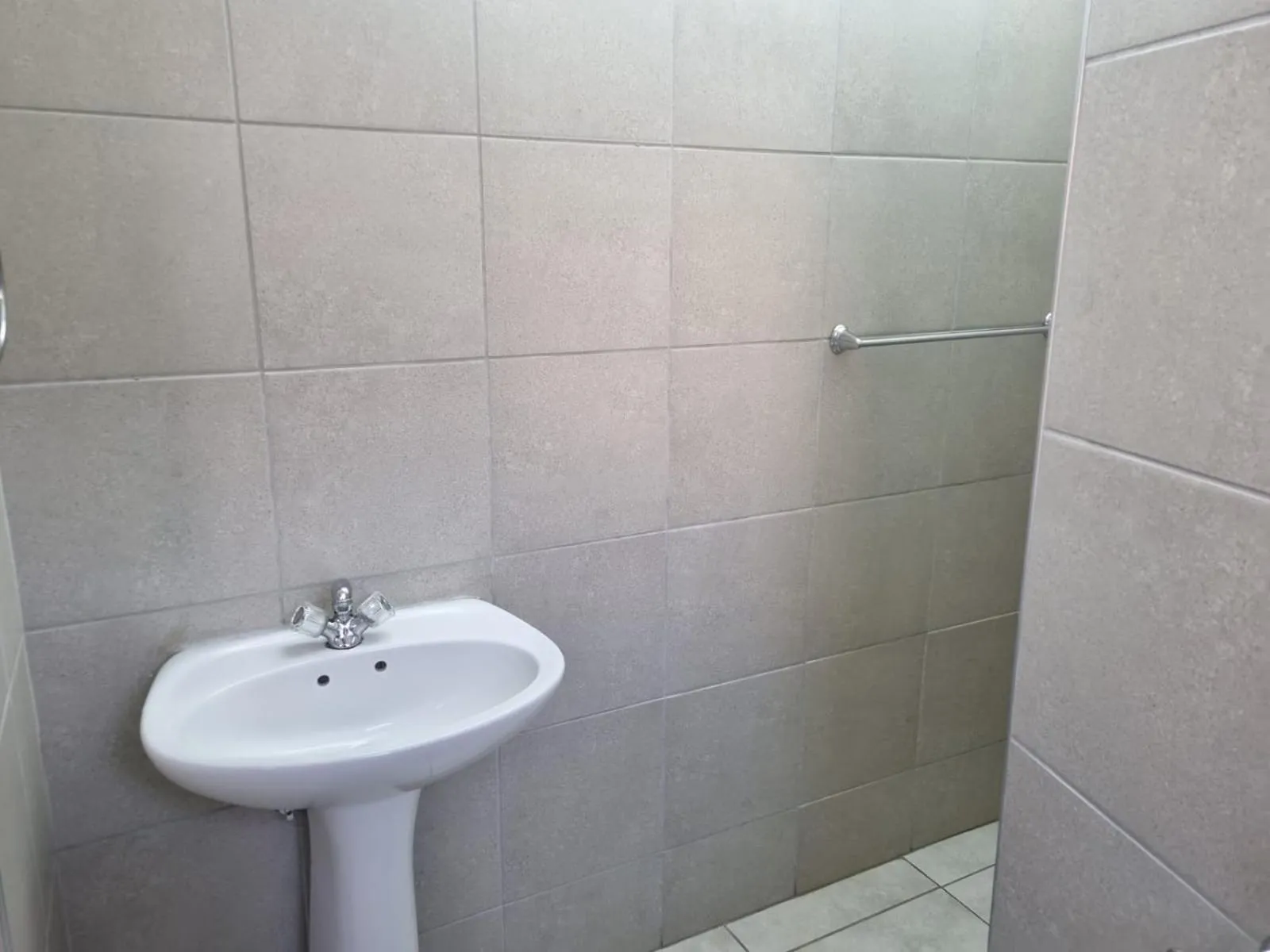 Shower in Emerald Guesthouse