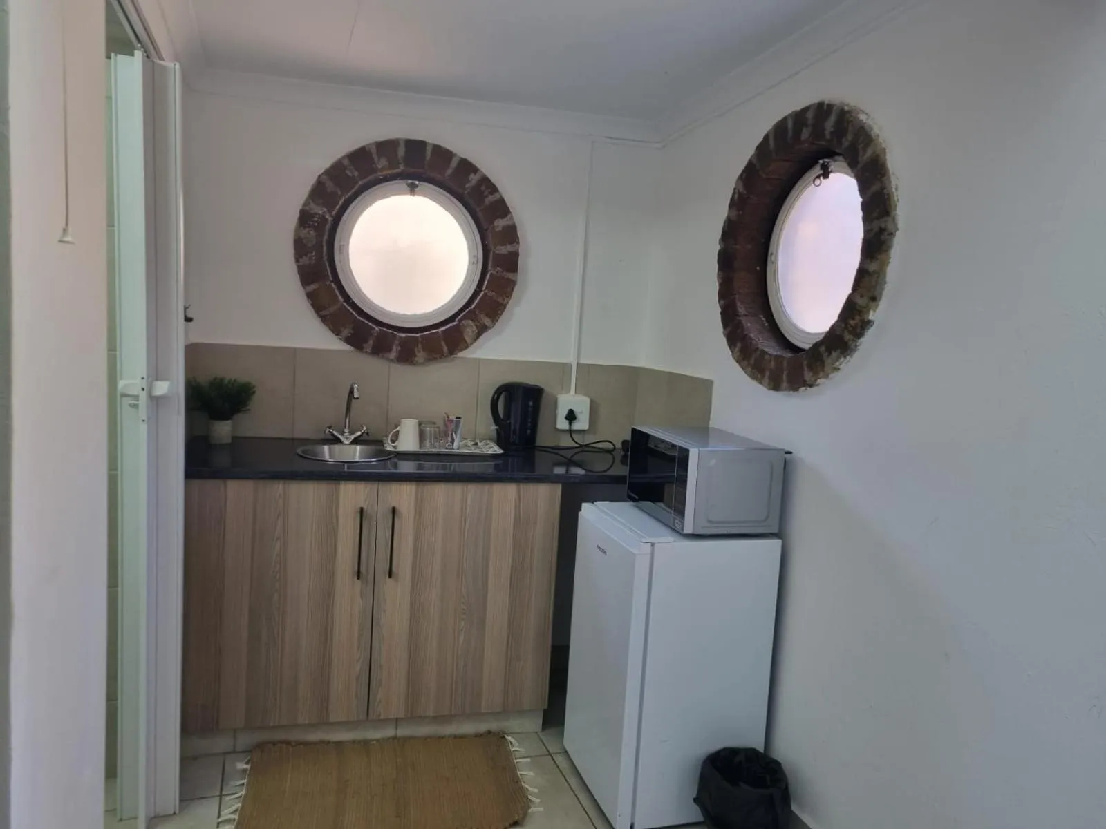 Kitchen or kitchenette in Emerald Guesthouse