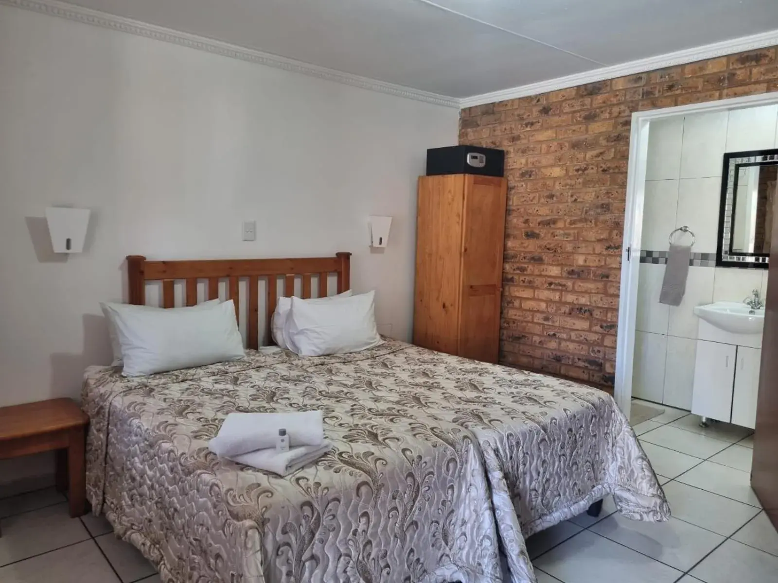 Standard Double or Twin Room in Emerald Guesthouse Standard Double or Twin Room in Emerald Guesthouse