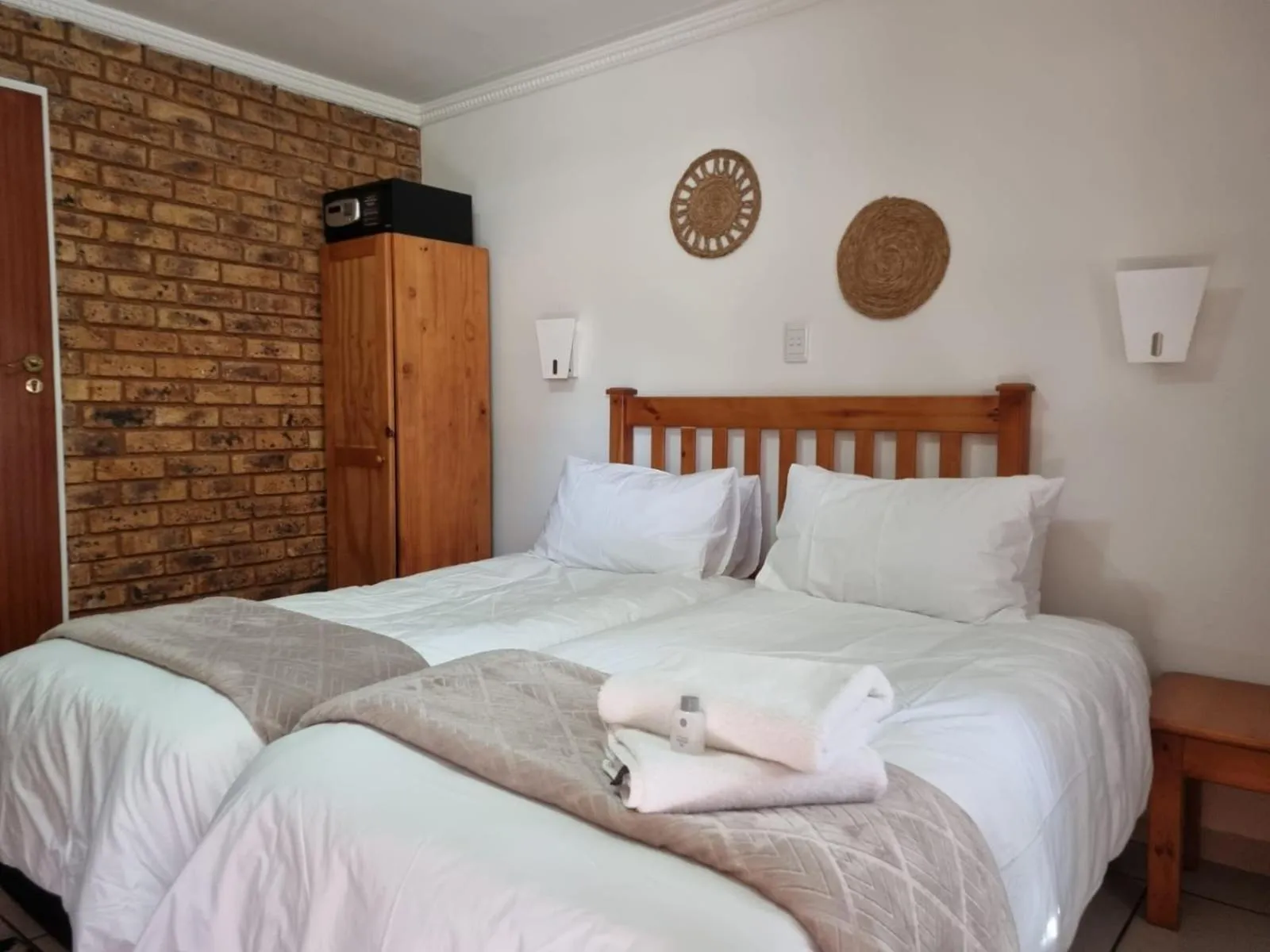 Bed in Emerald Guesthouse